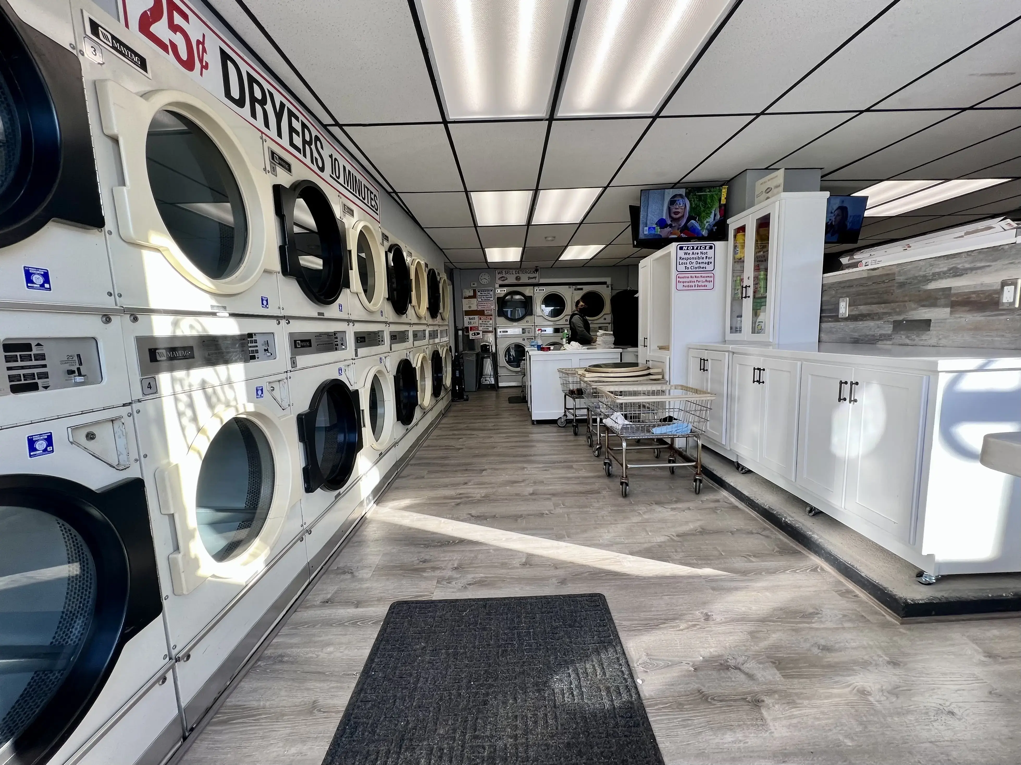 Ray's Coin OP Laundromat thumbnail 4