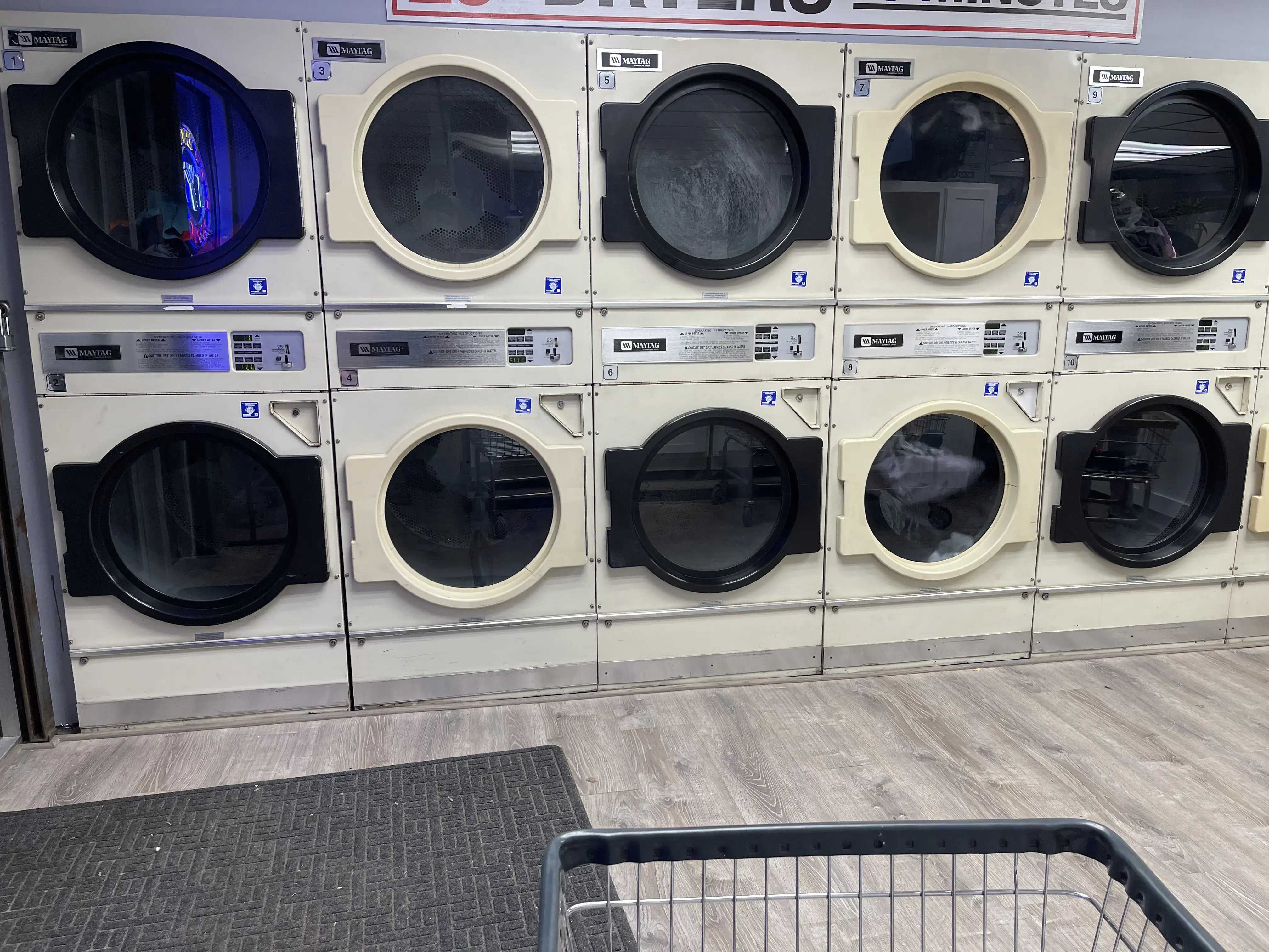 Ray's Coin OP Laundromat thumbnail 2