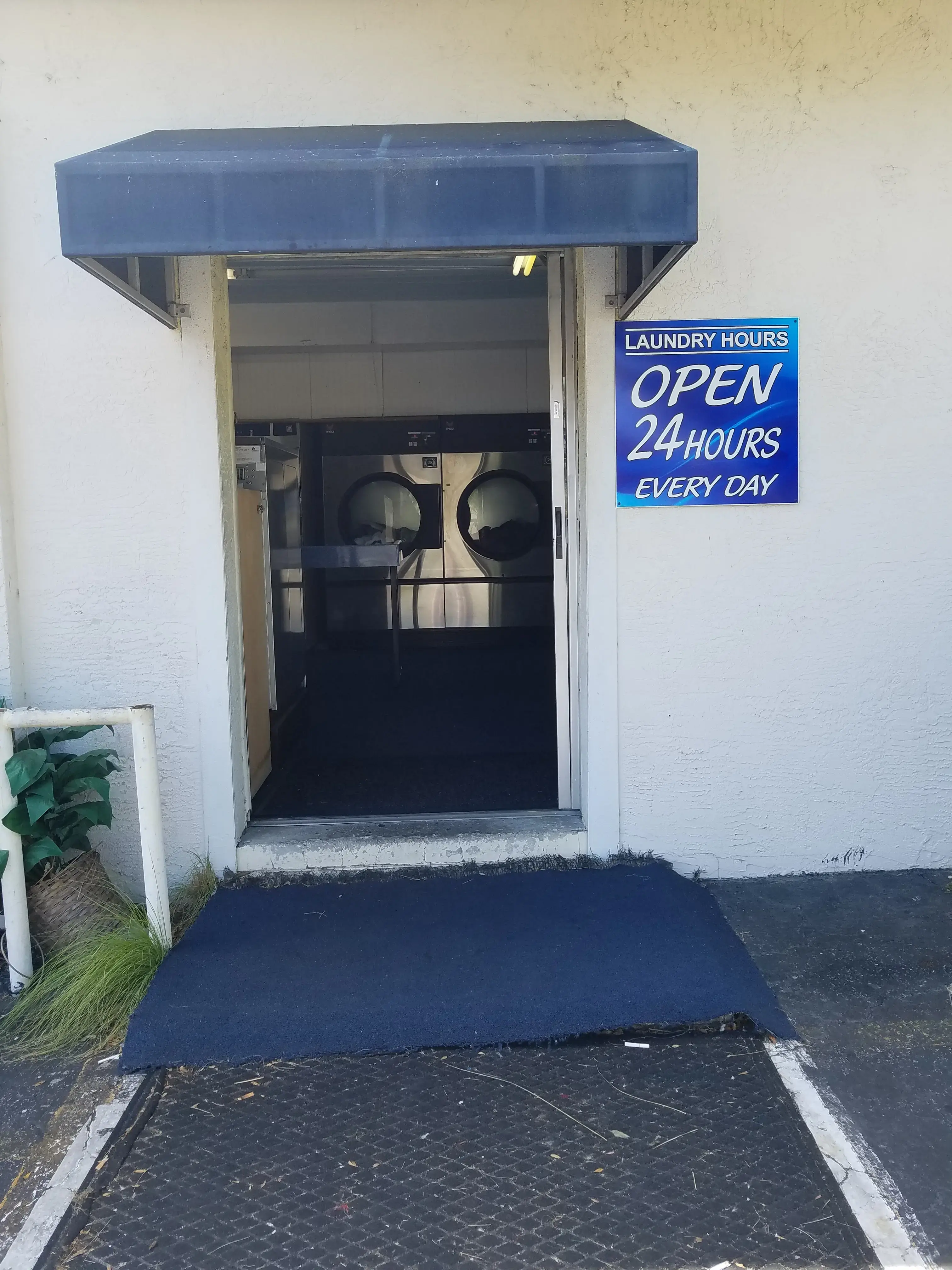 Ray's Laundromat - Image 16