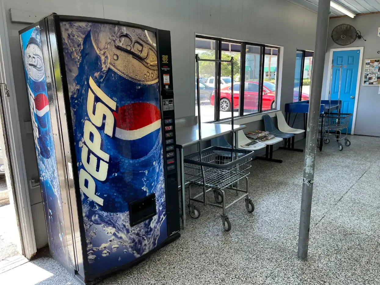 Ray's Laundromat - Image 6