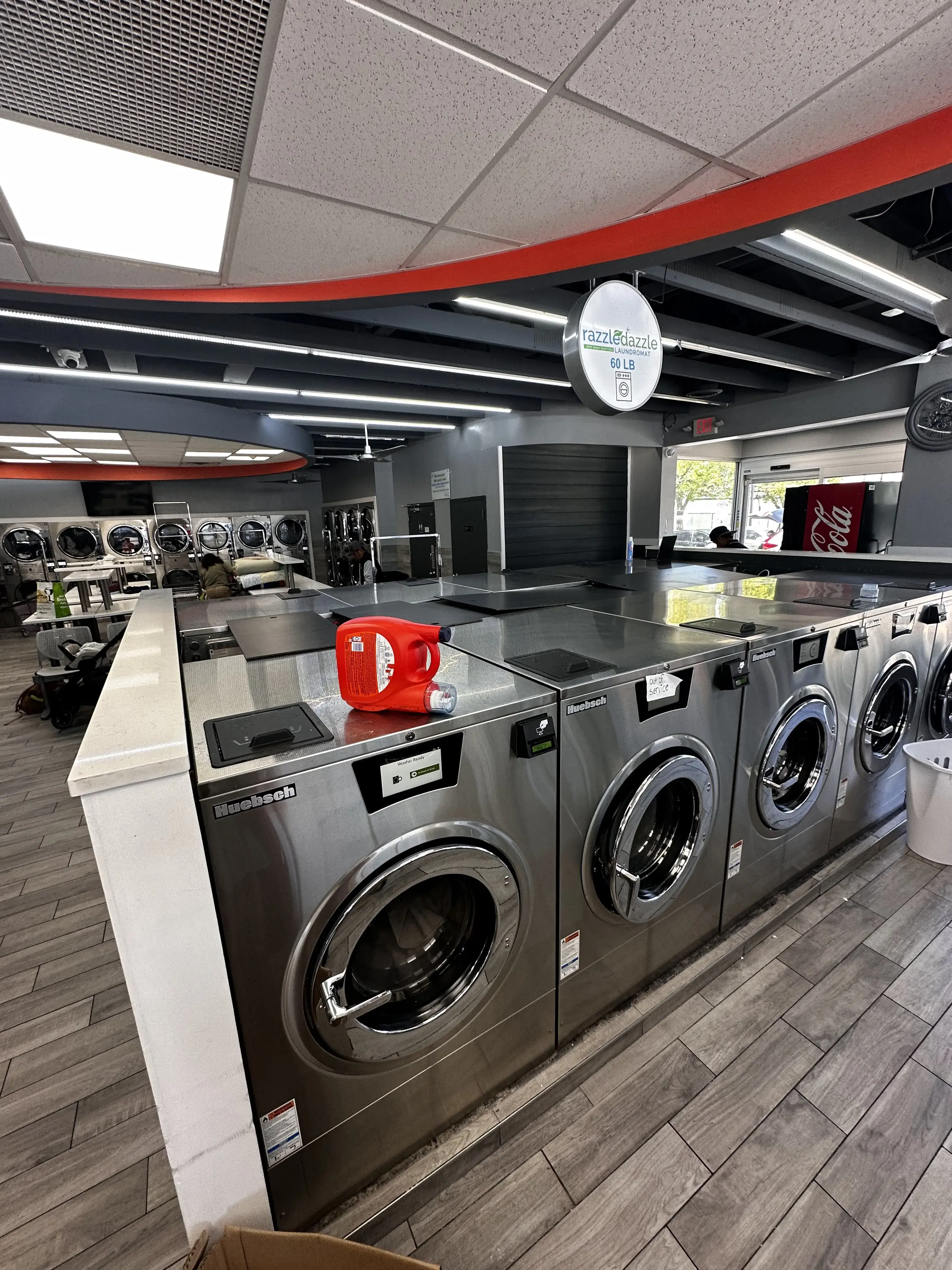 Razzle Dazzle Laundromat thumbnail 1