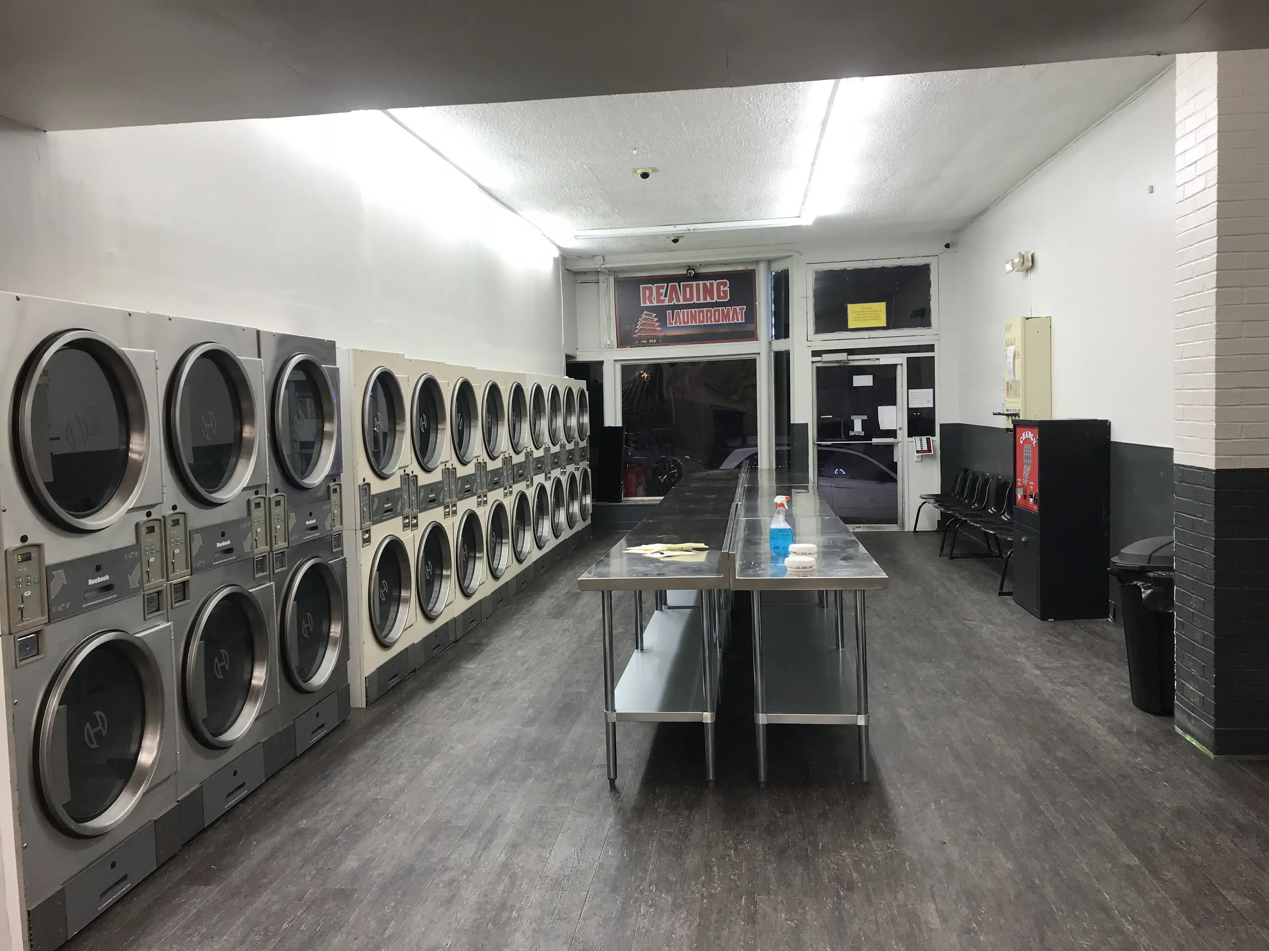 Reading Laundromat thumbnail 20