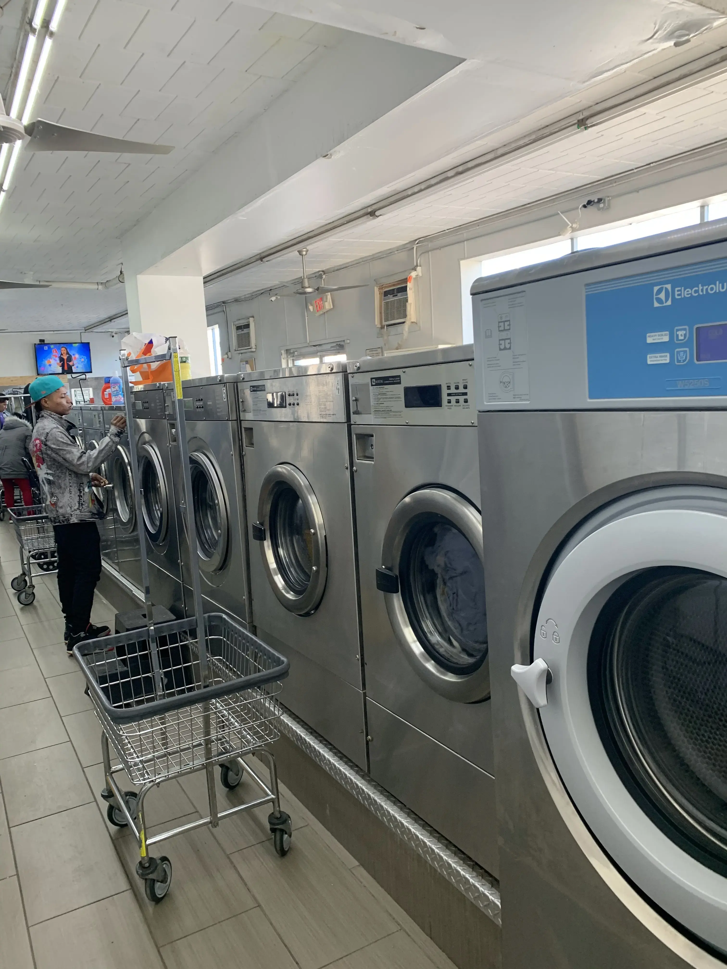 Red Bank Laundry Center - Image 9