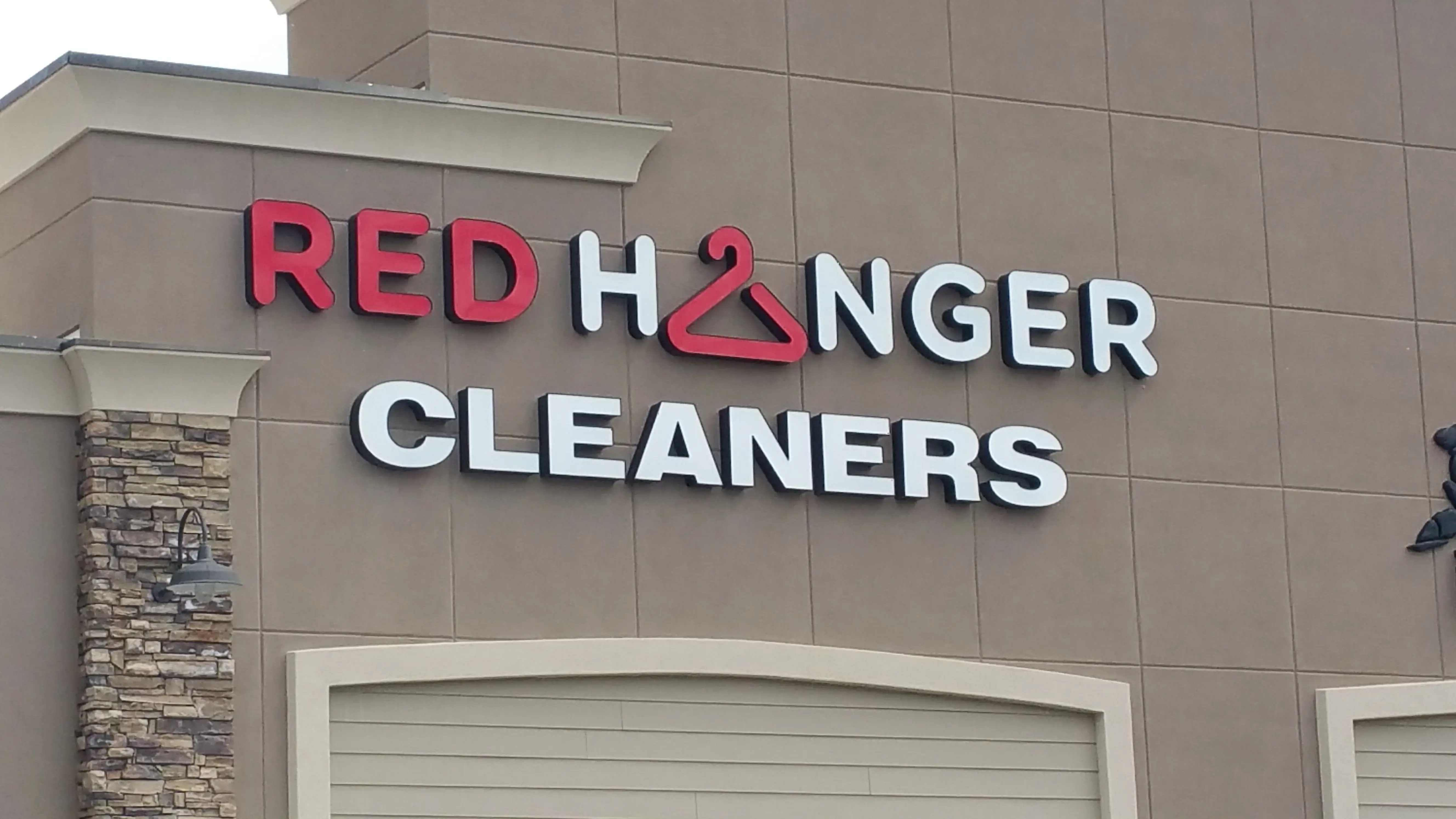 Red Hanger - North Ogden - Image 15
