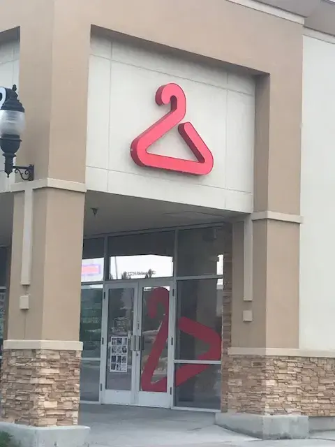 Red Hanger - Saratoga Springs - Image 7