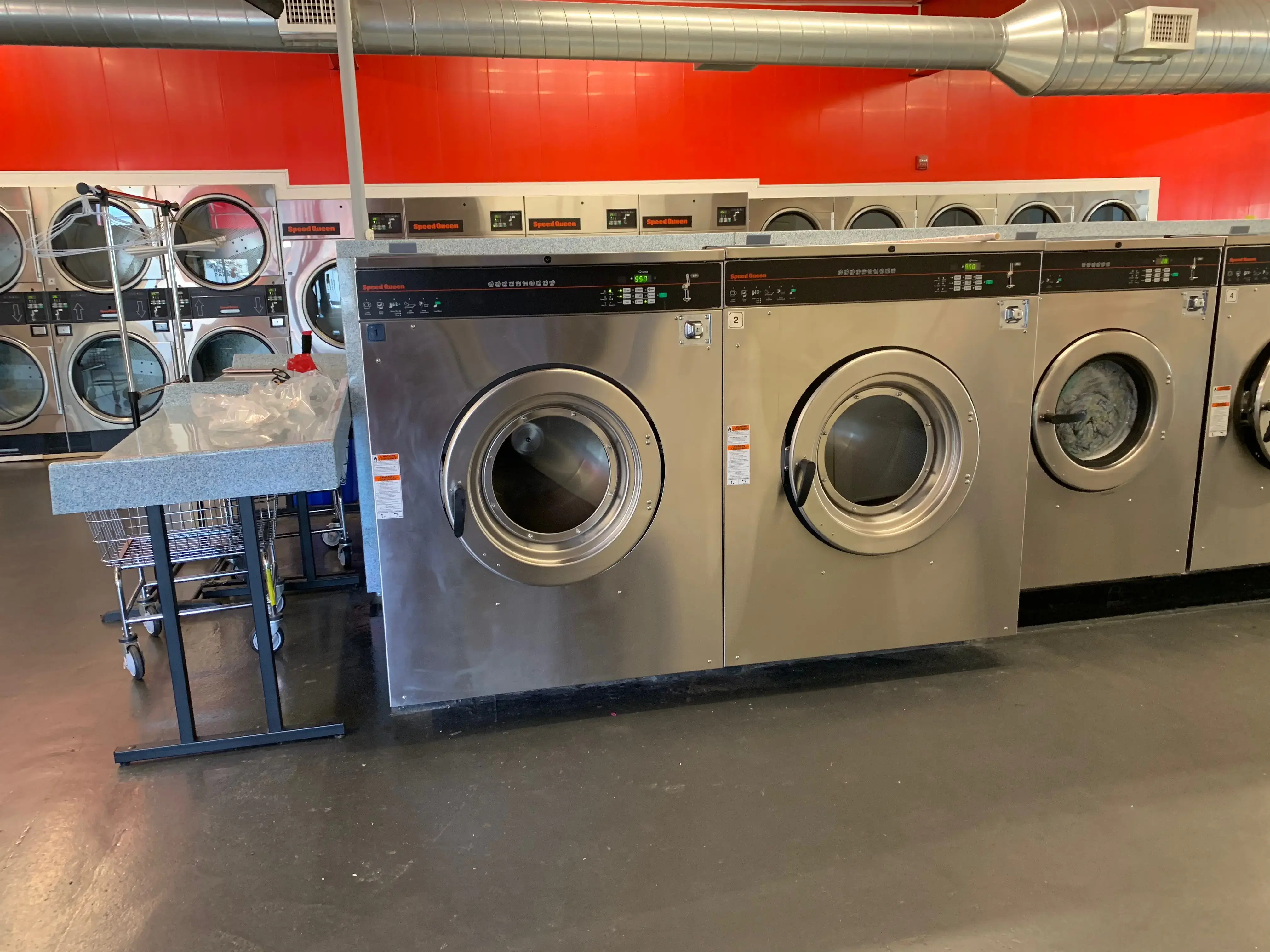 Red Parrot Laundromat thumbnail 11