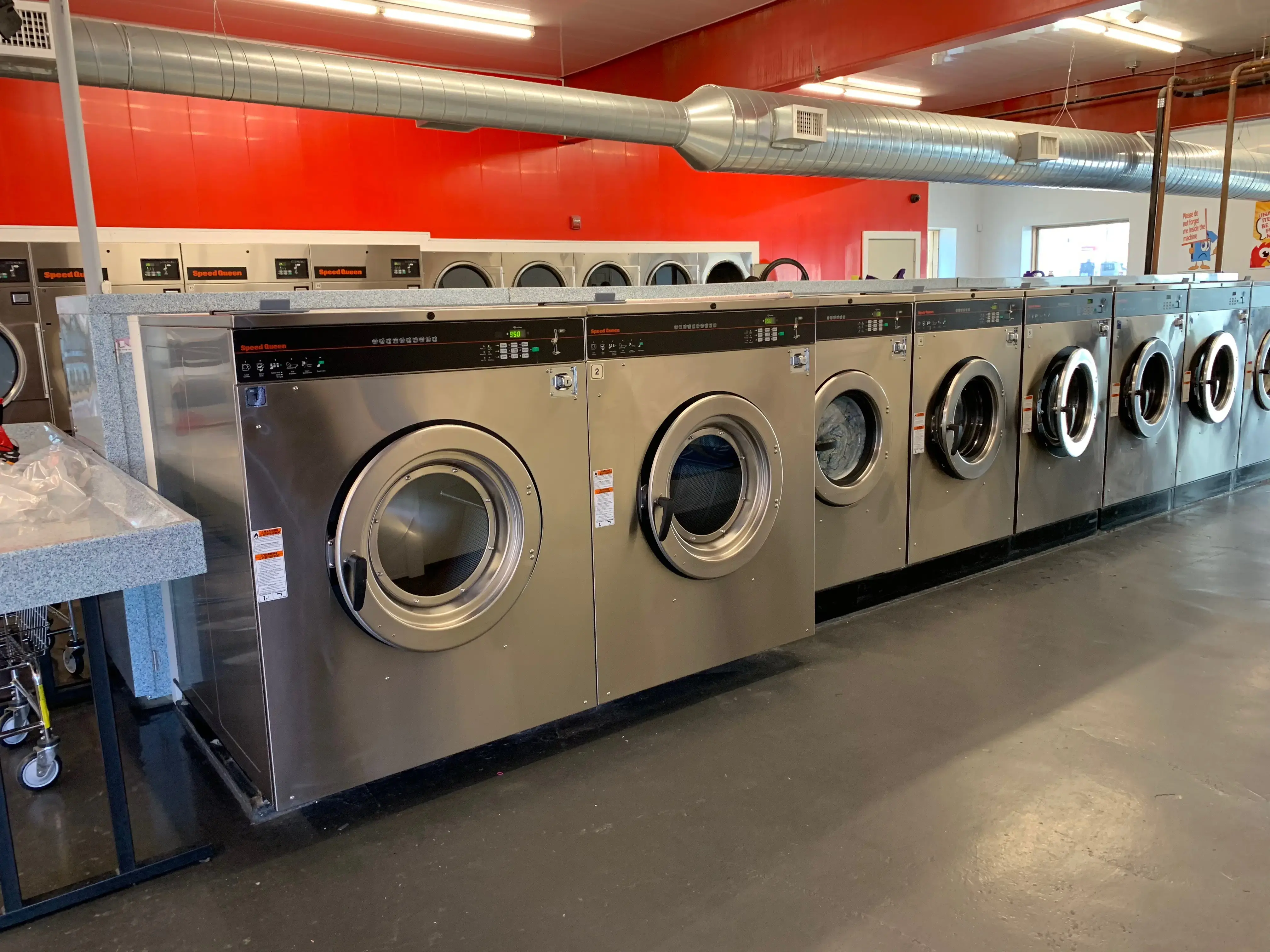 Red Parrot Laundromat thumbnail 2