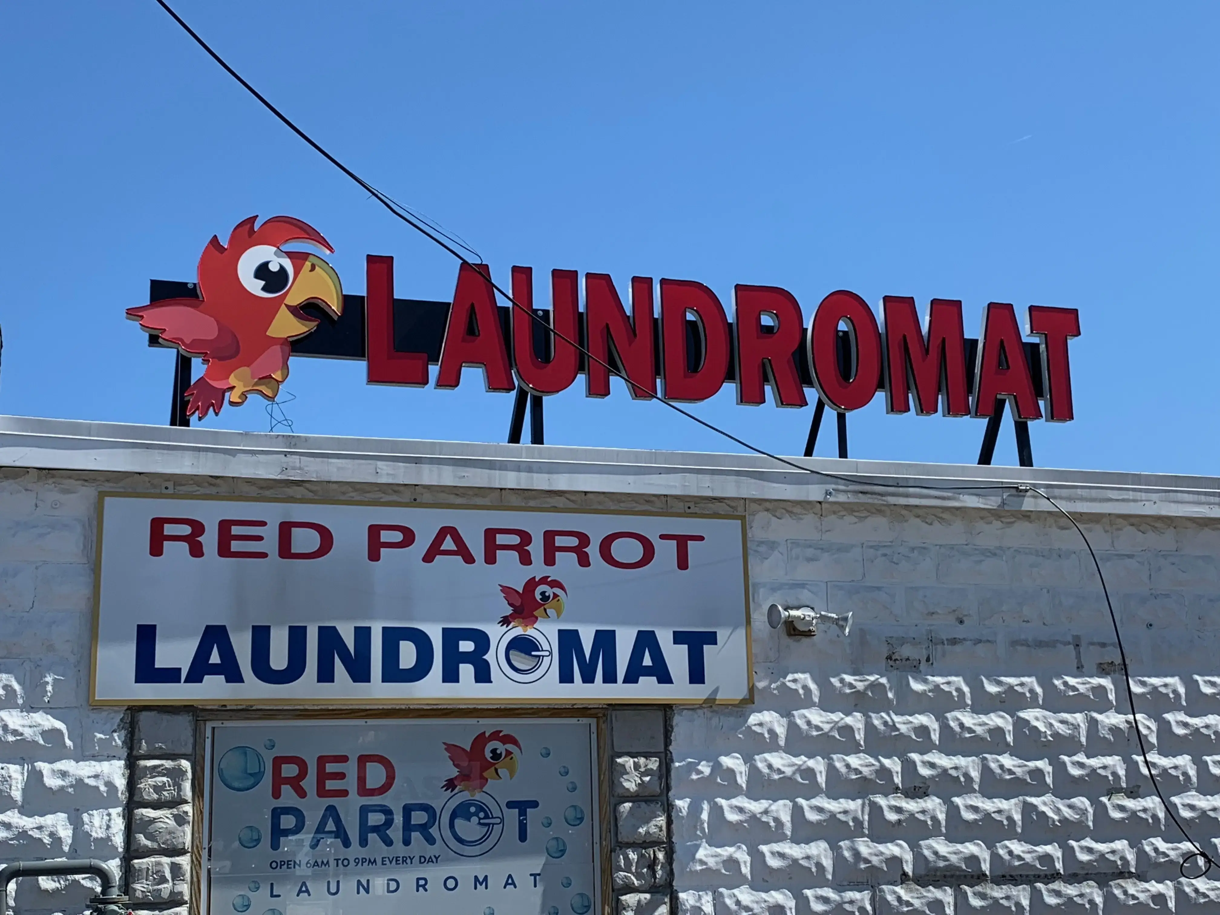 Red Parrot Laundromat - Image 10