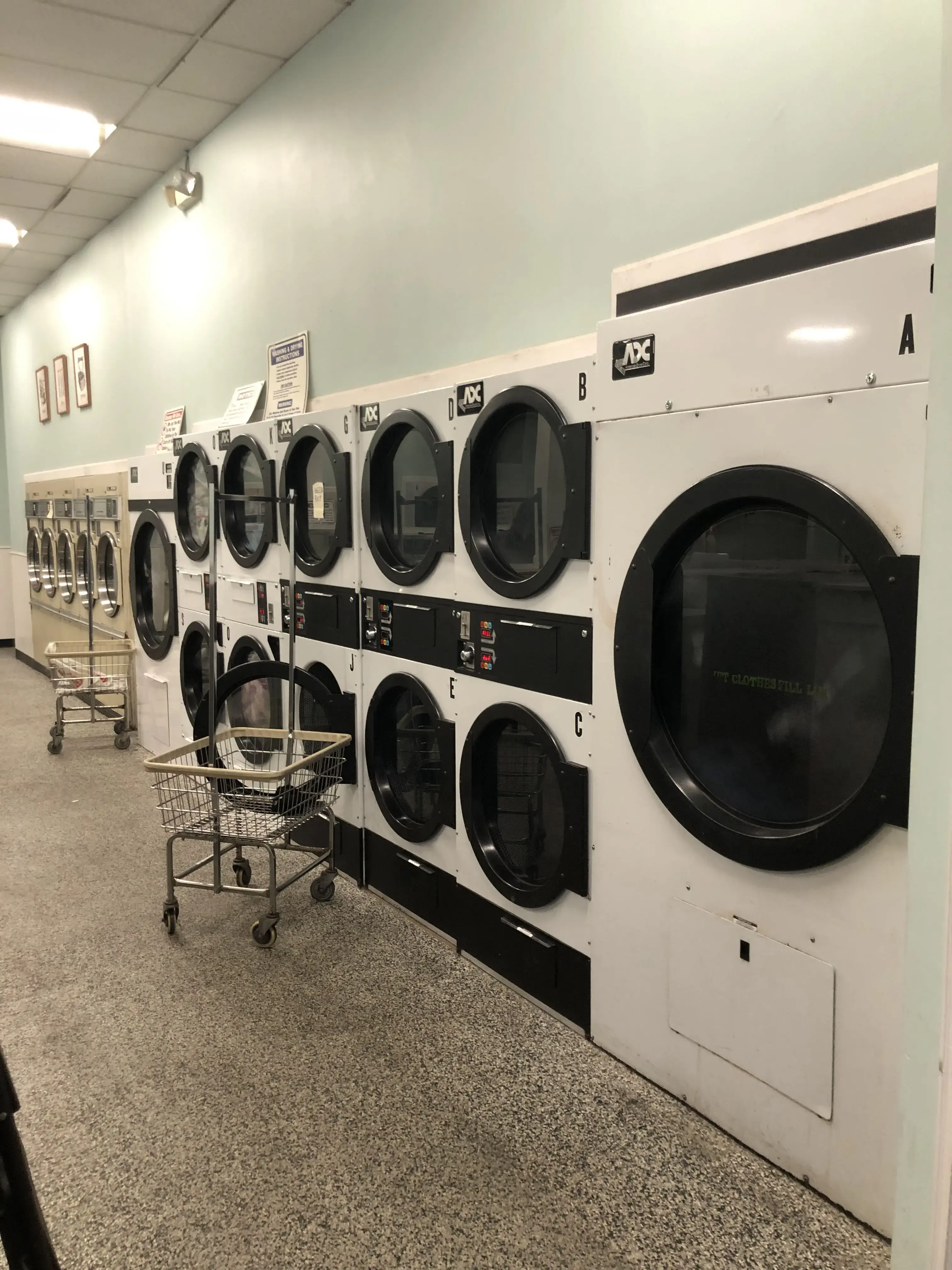 Red's Center Laundromat Cleaners location