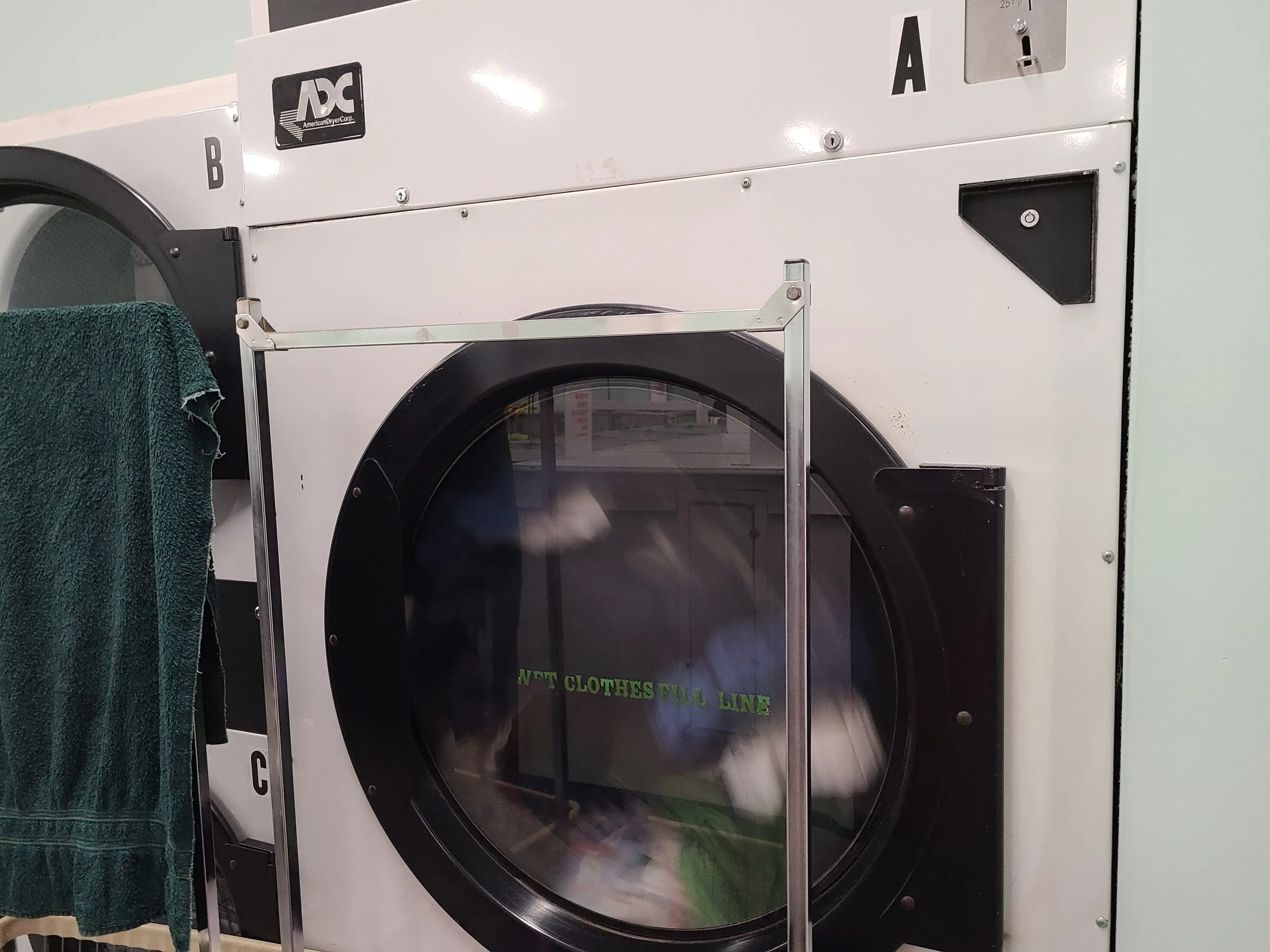 Red's Center Laundromat Cleaners thumbnail 4