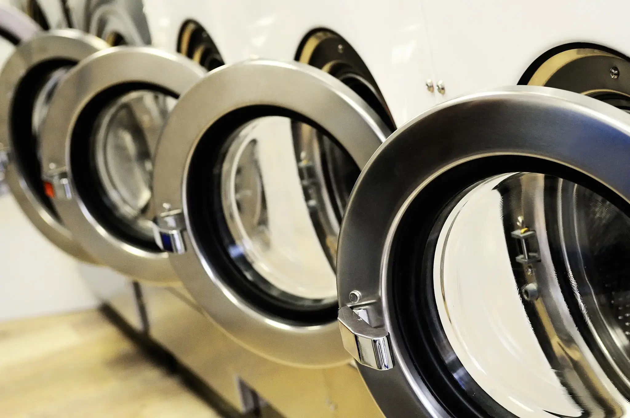 Red's Center Laundromat Cleaners thumbnail 6
