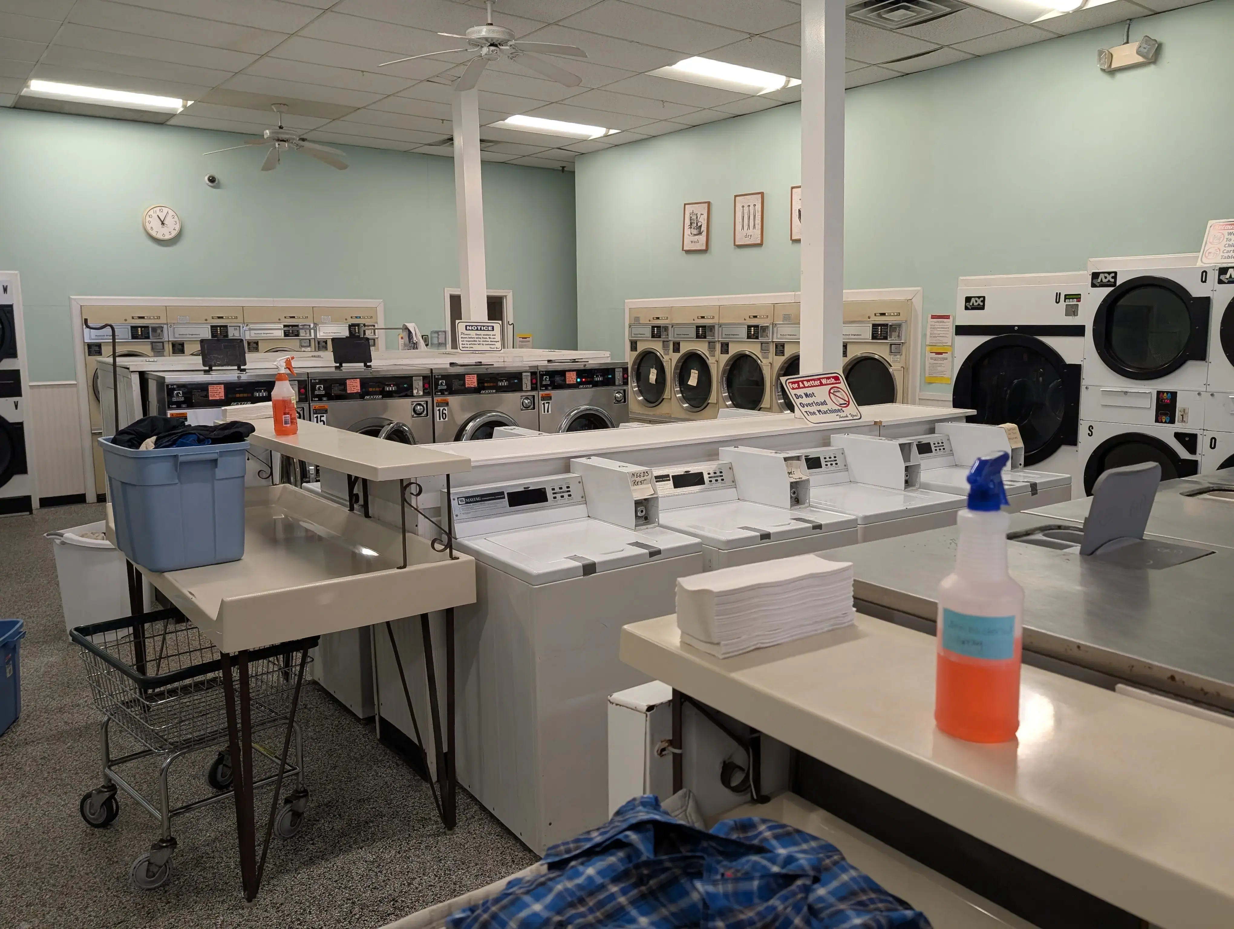 Red's Center Laundromat Cleaners - Image 5