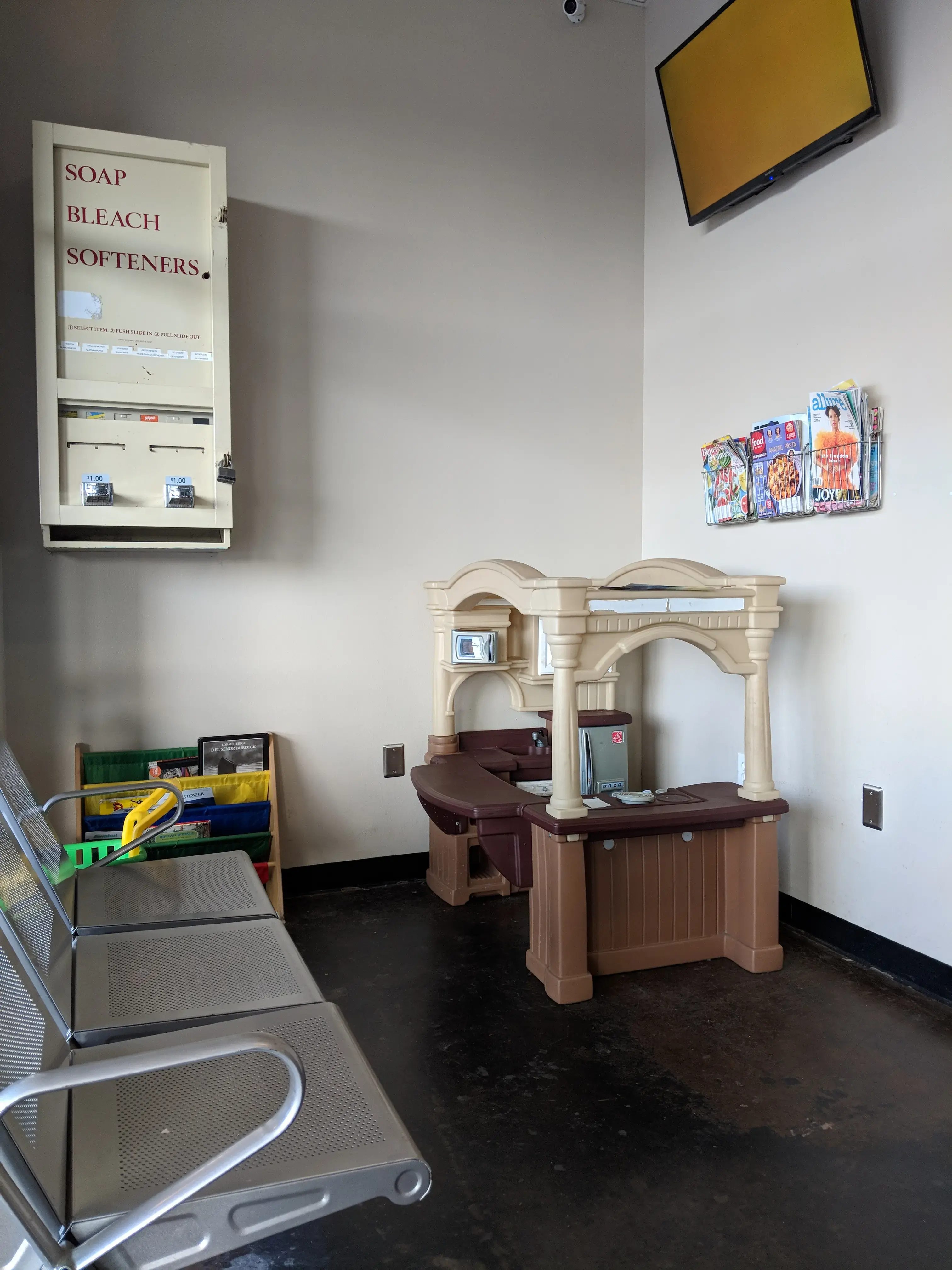 Red's Laundry - Image 14