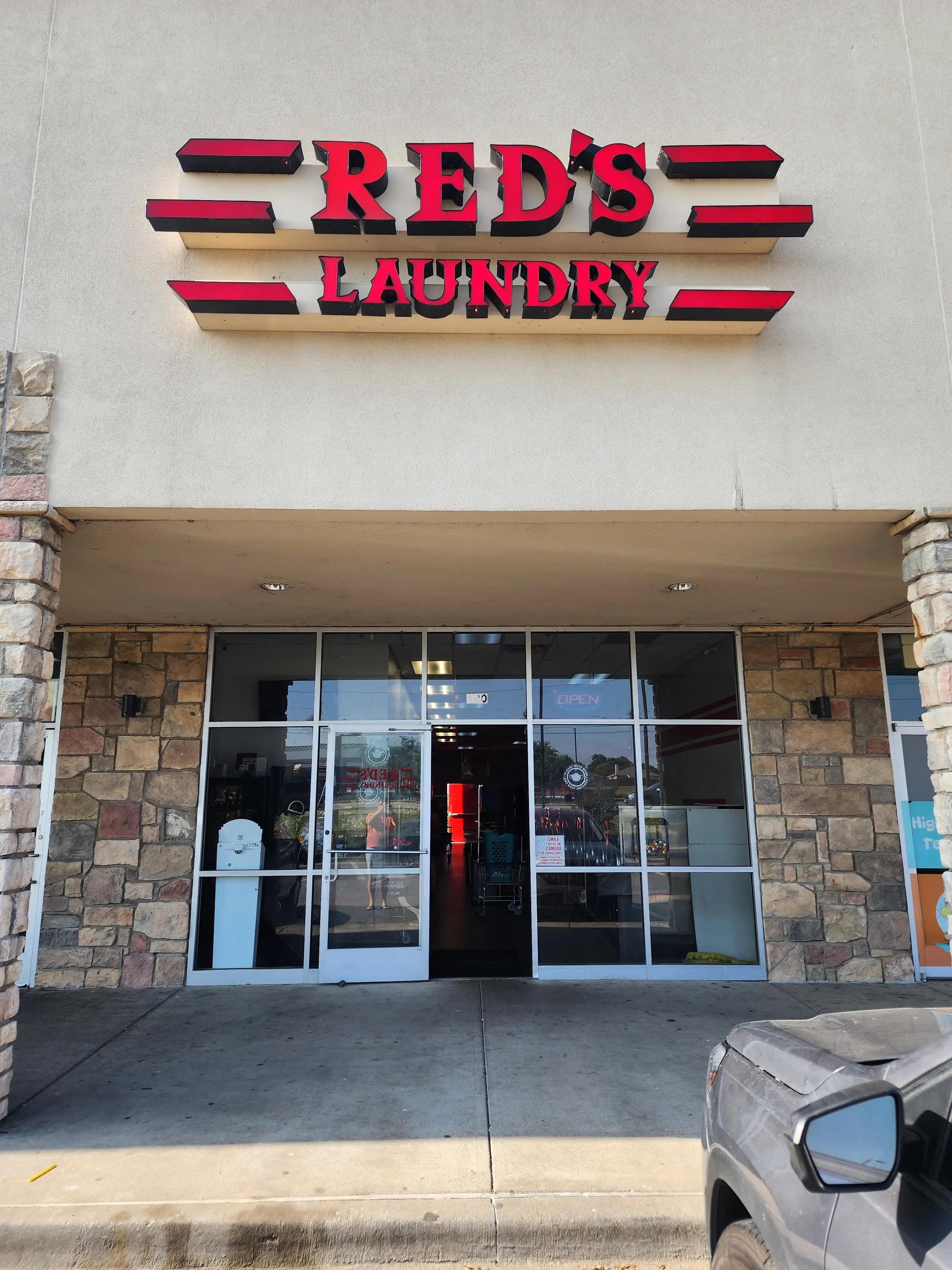 Red's Laundry - Image 2