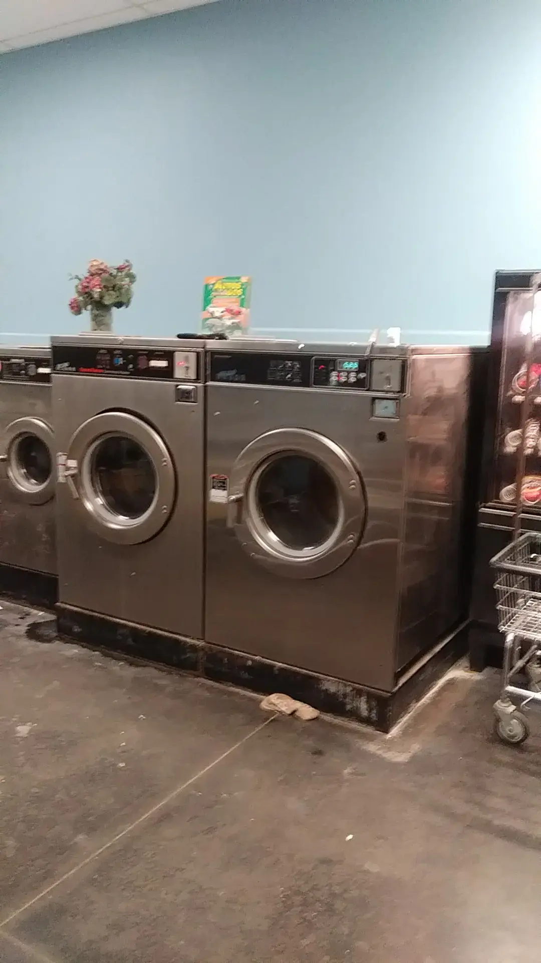 Red's Laundry - Image 16