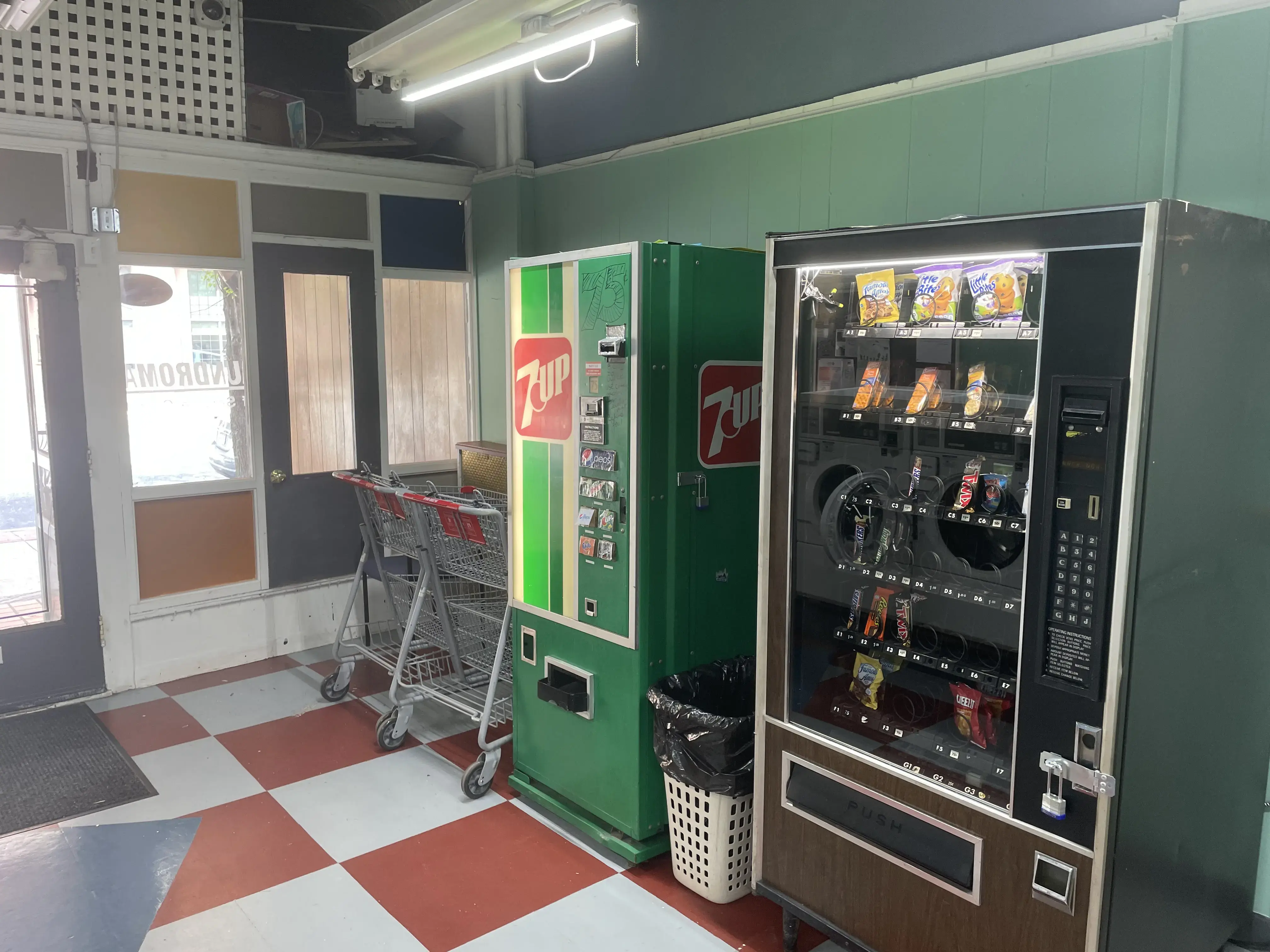 Reed's Laundromat - Image 7