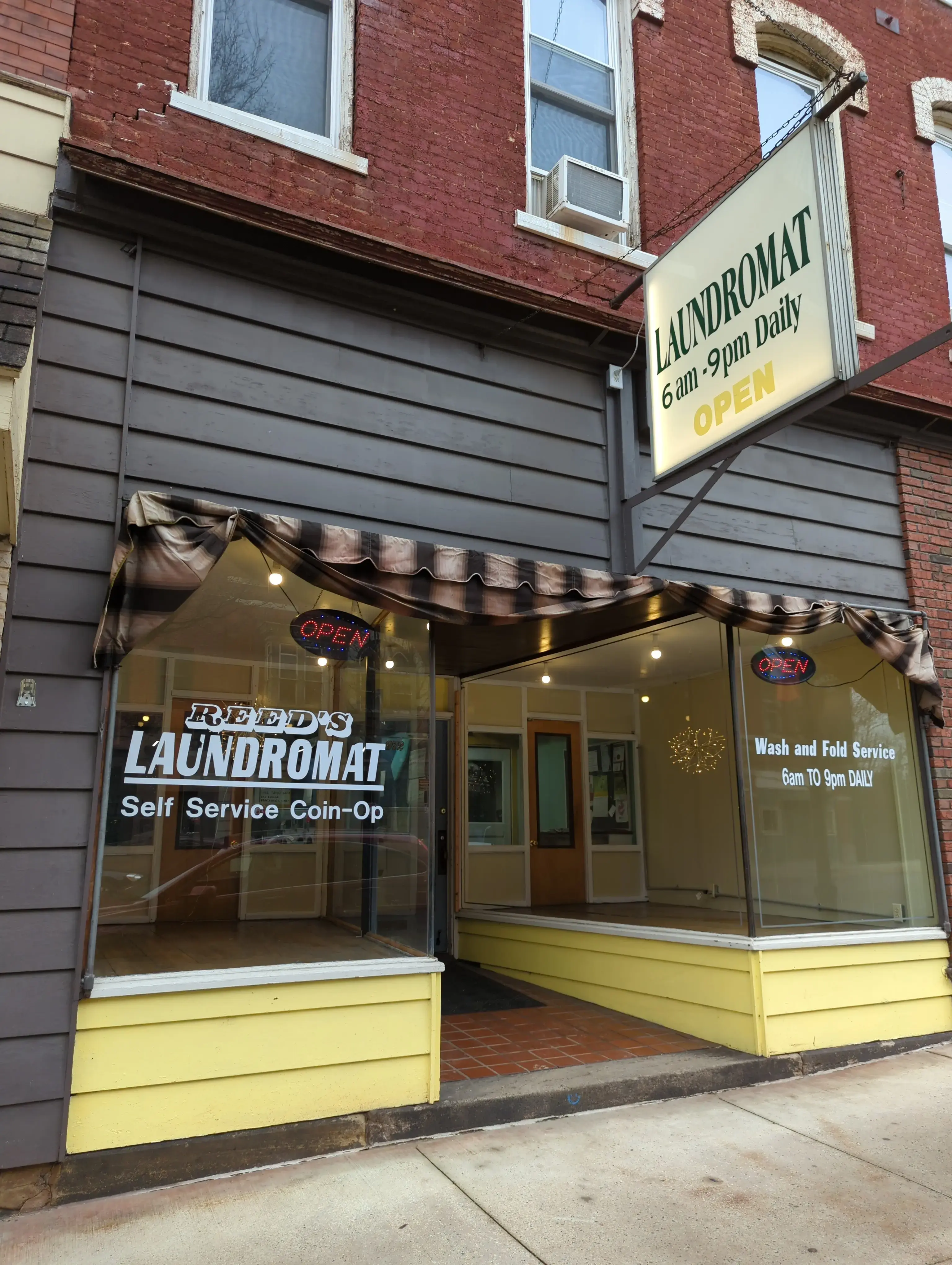 Reed's Laundromat - Image 12