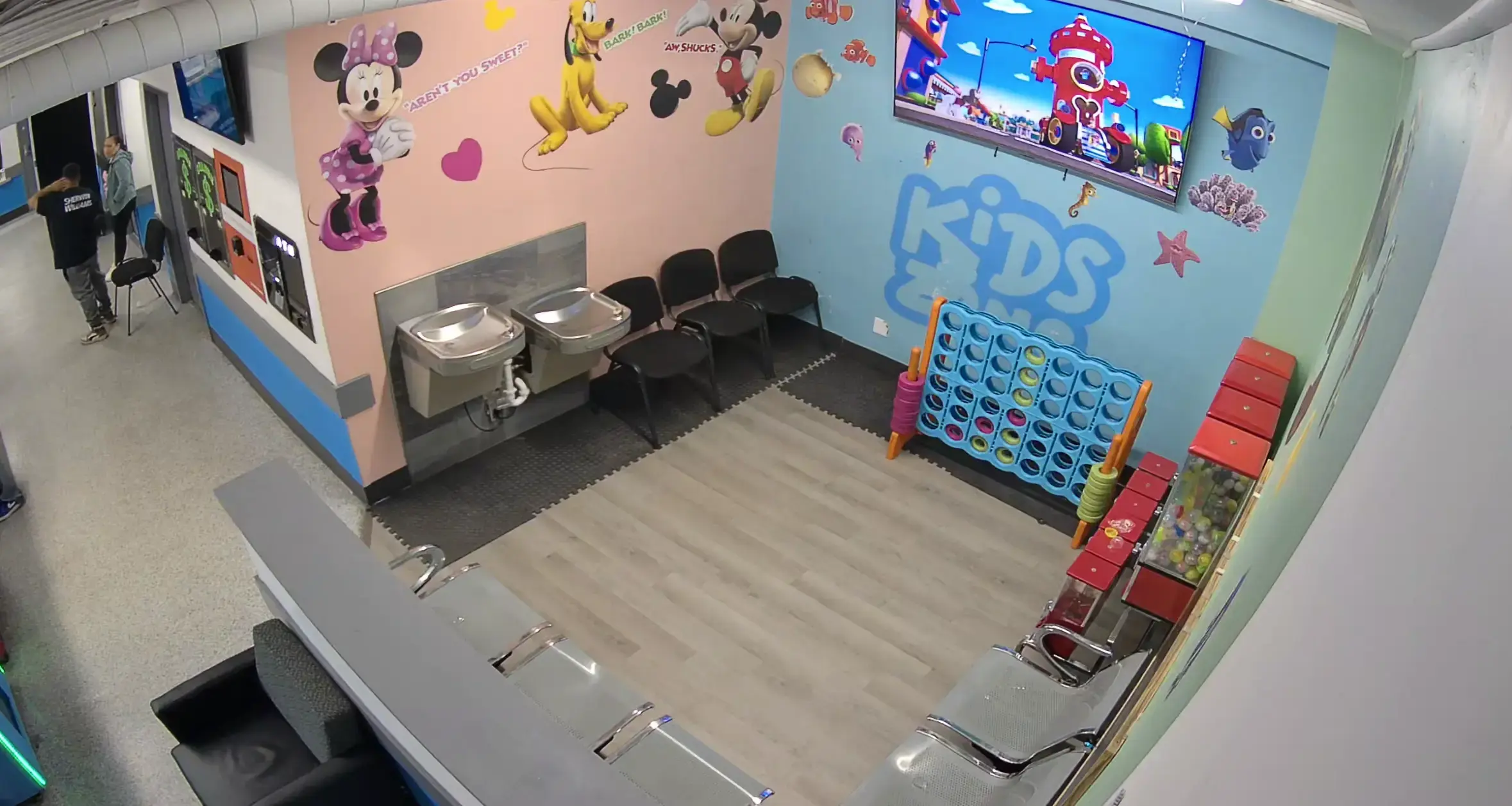 Reina Laundromat - Image 7