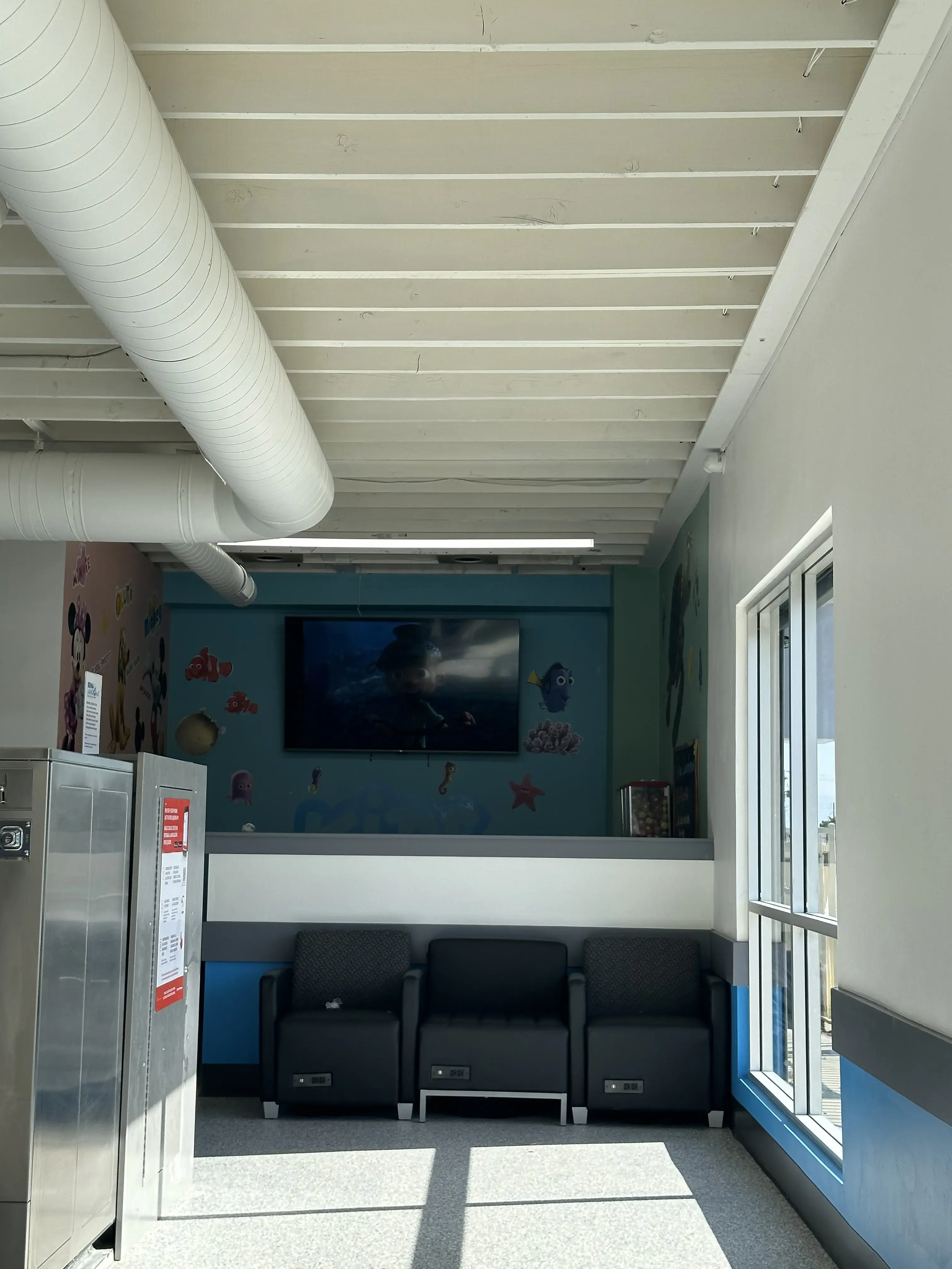 Reina Laundromat - Image 12
