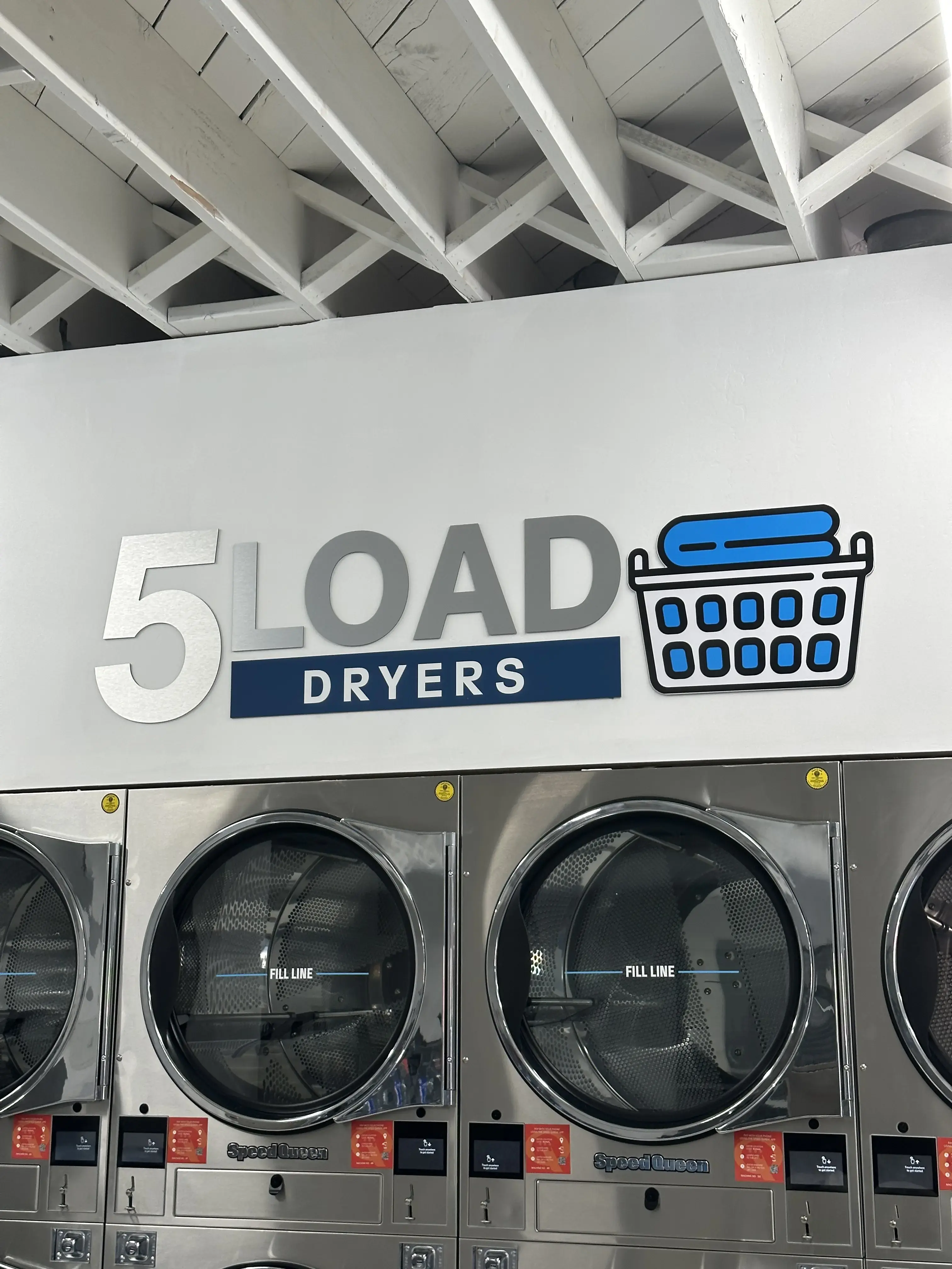 Reina Laundromat - Image 11