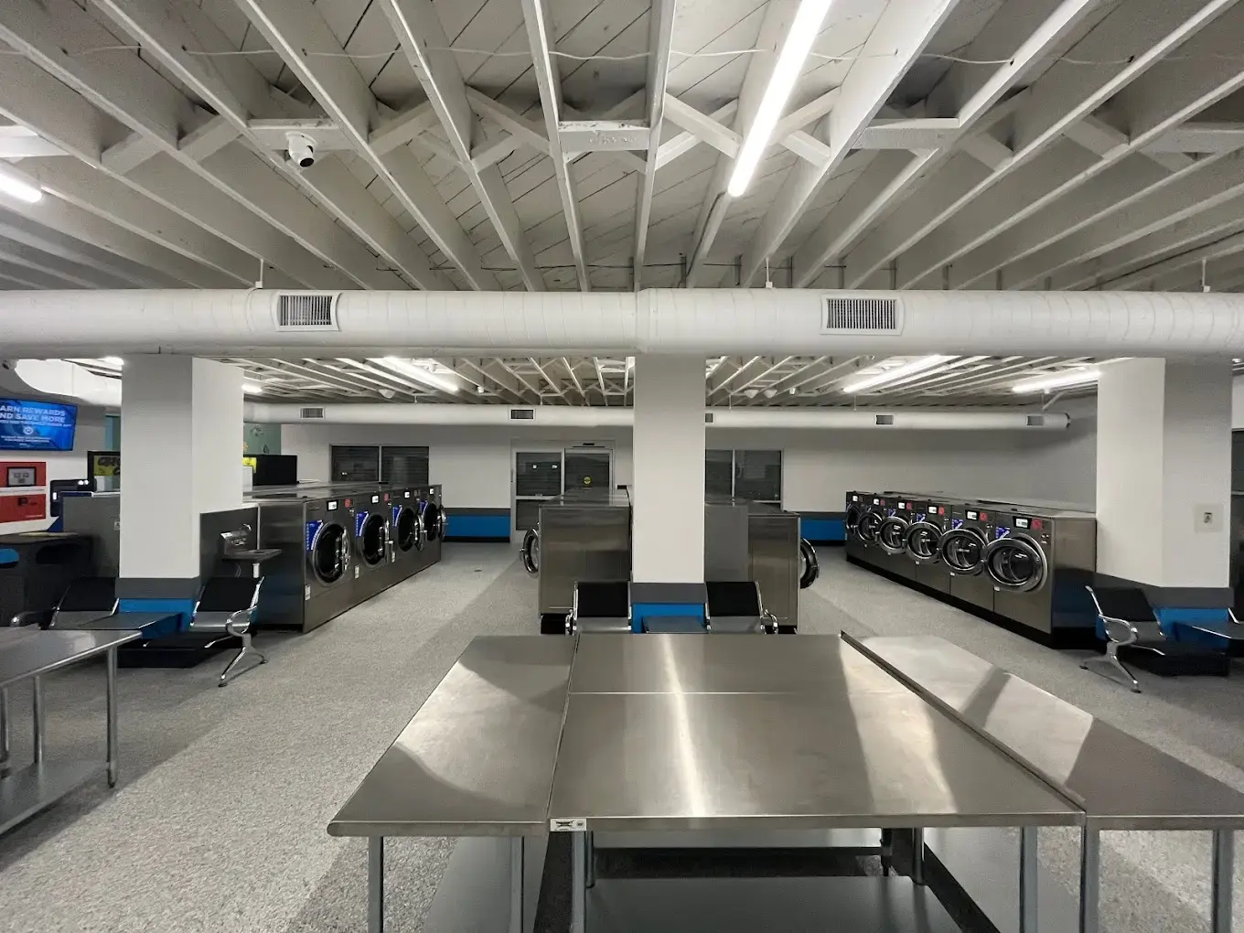 Reina Laundromat - Image 1