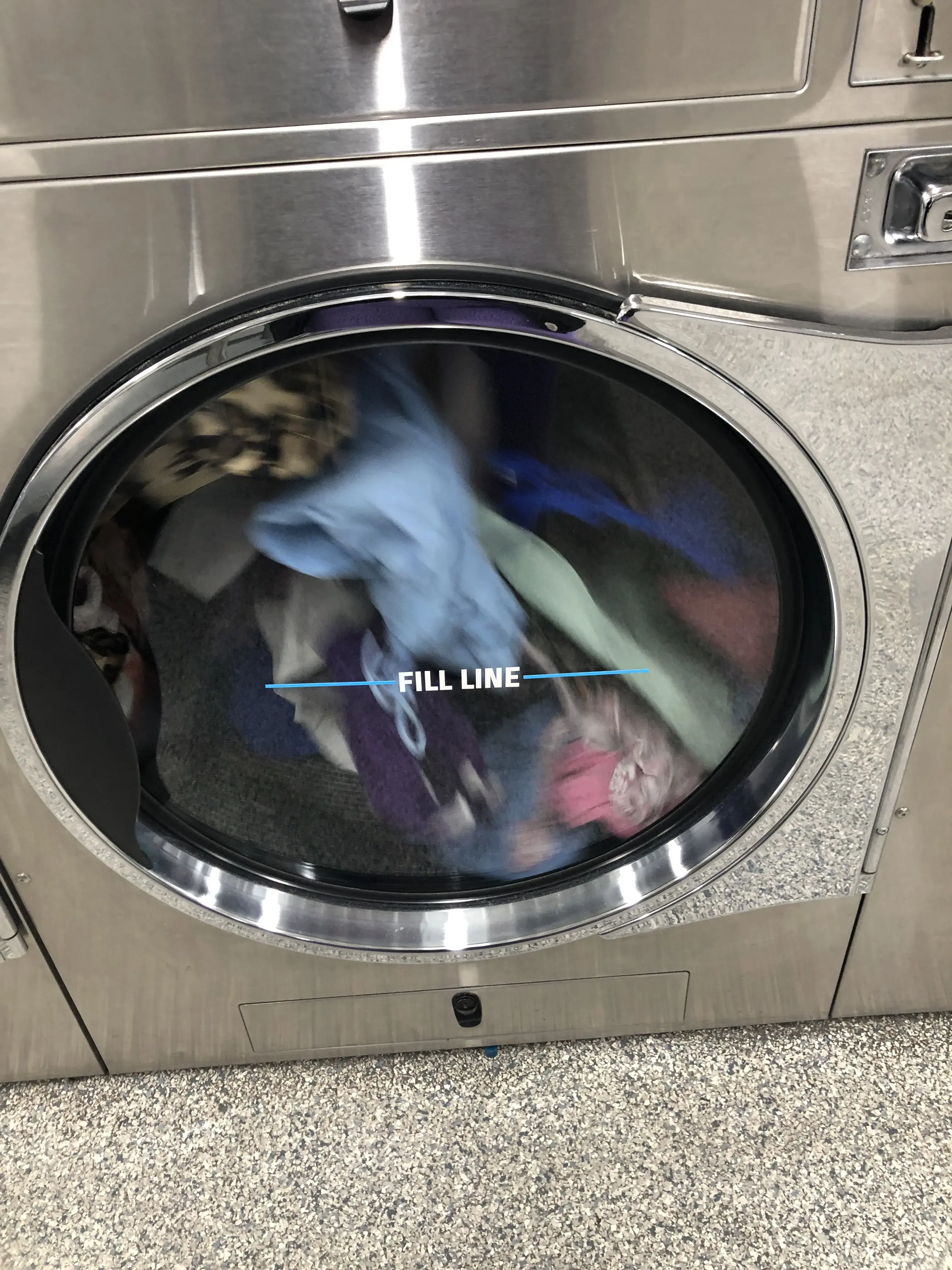 Reina Laundromat - Image 10