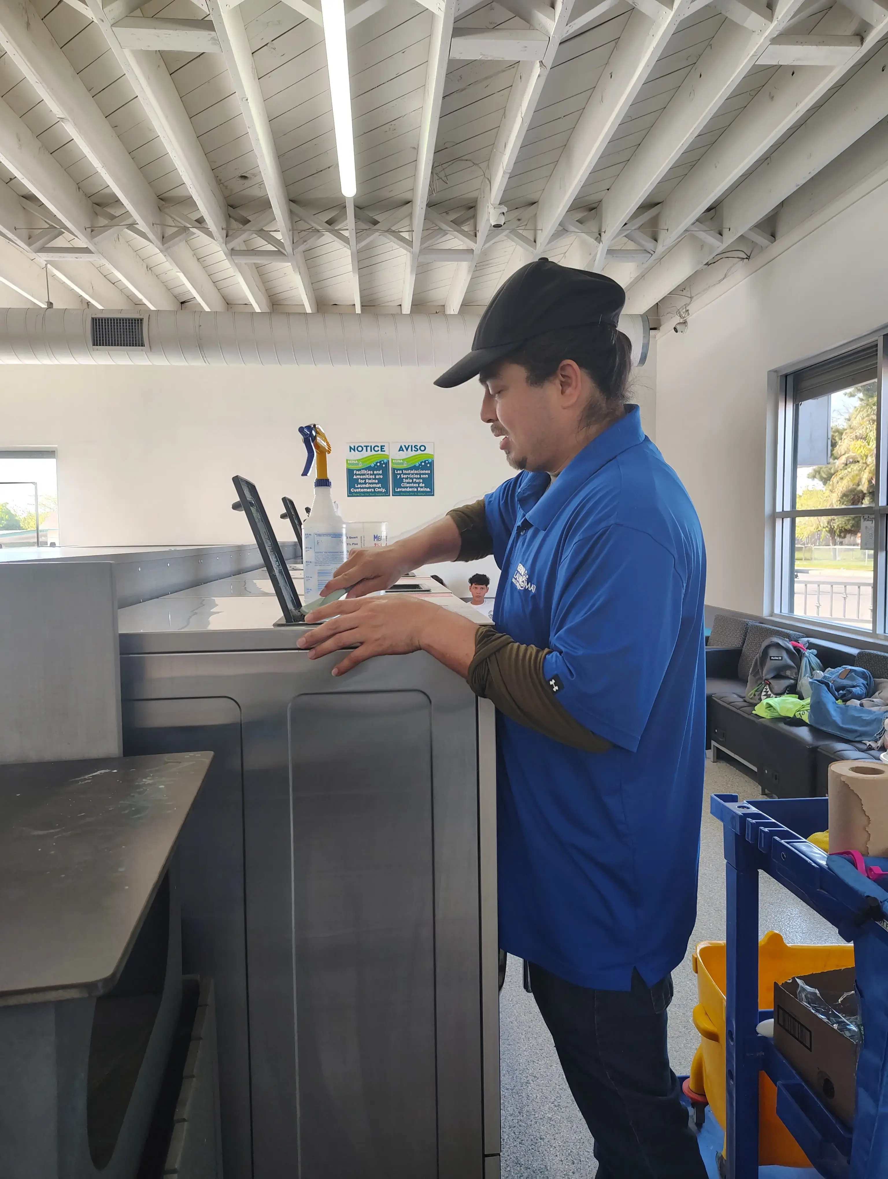 Reina Laundromat - Image 13
