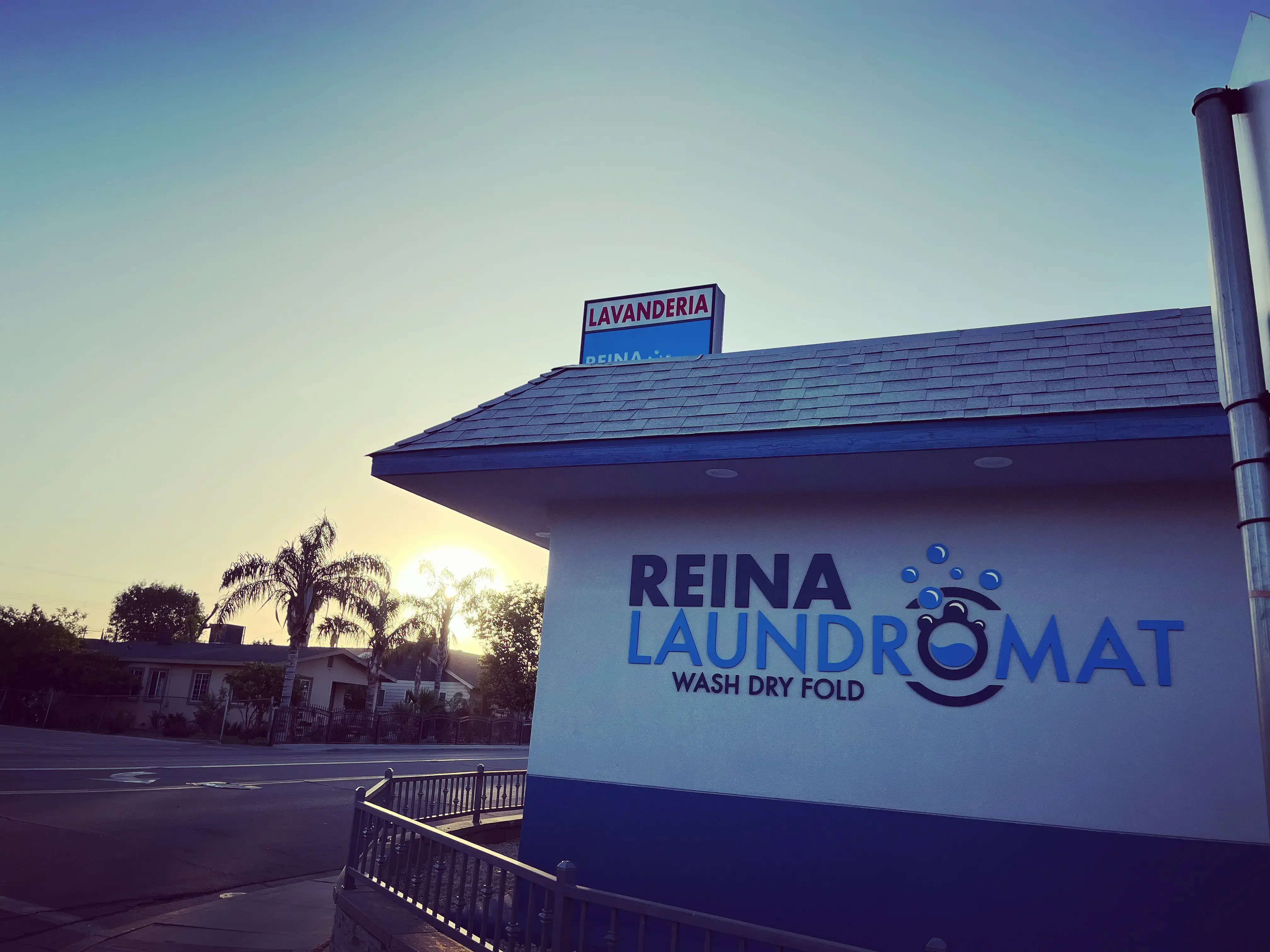 Reina Laundromat - Image 19