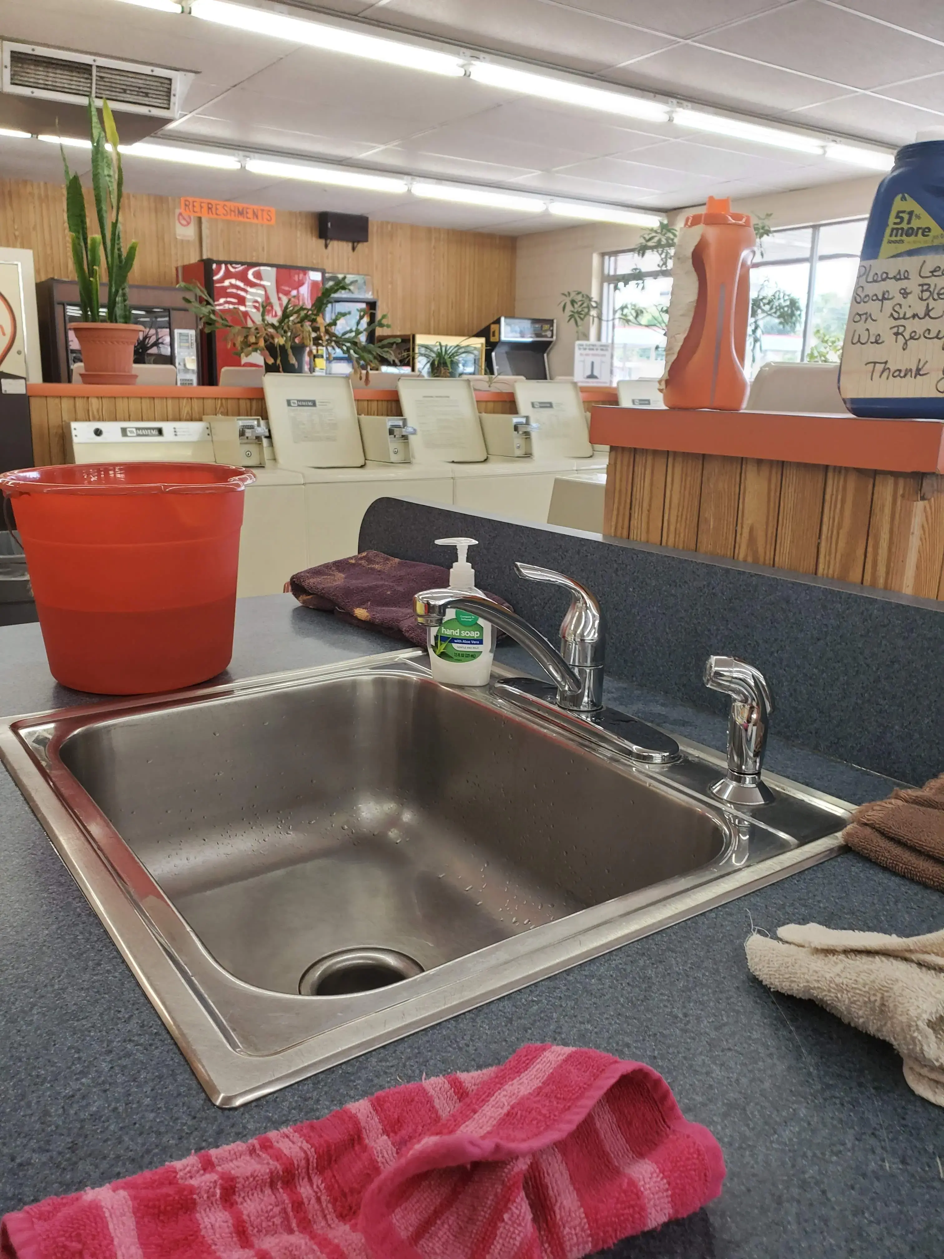 REJUV Laundromat - Michigan Street thumbnail 7