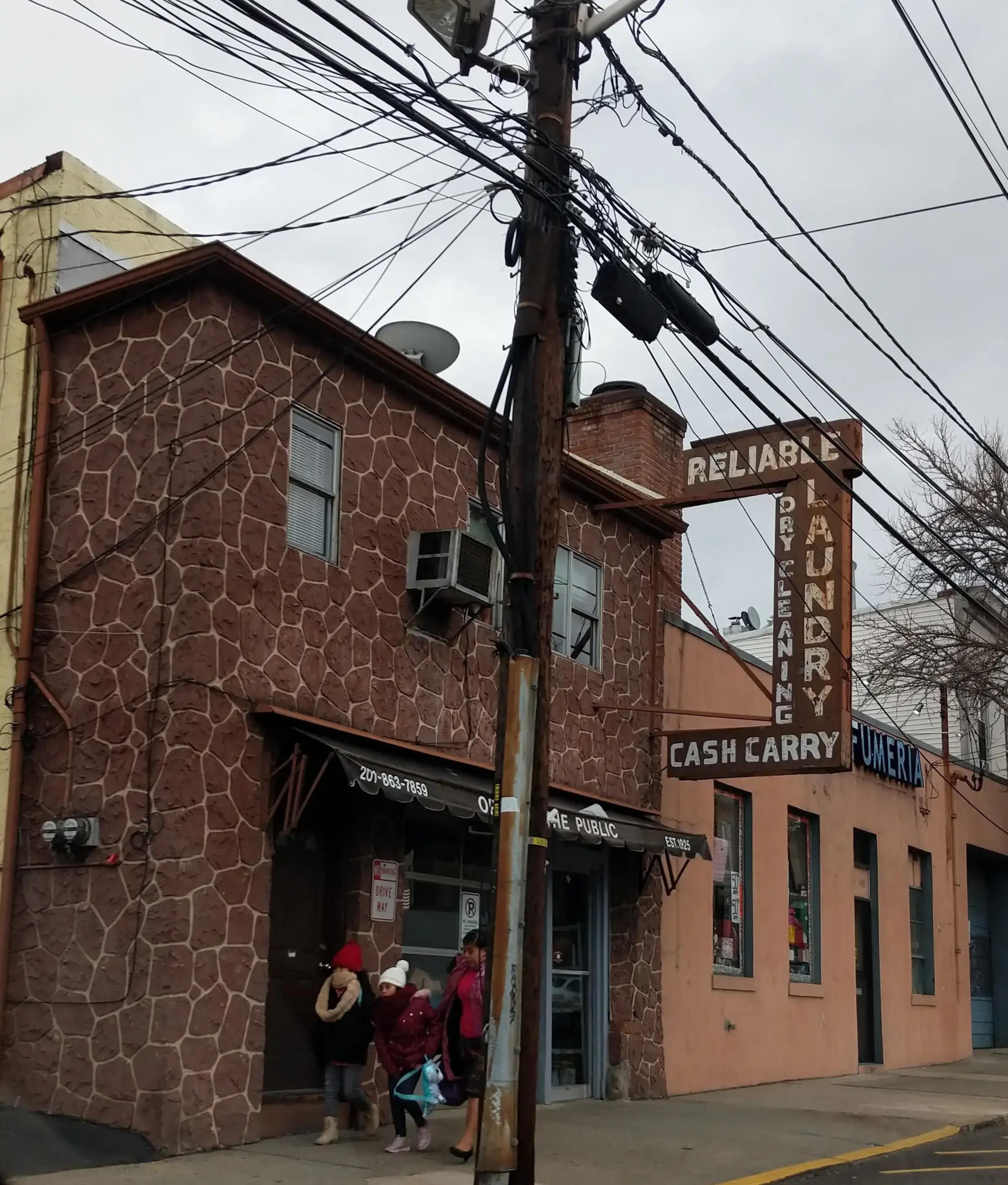 Reliable Columbia Laundry thumbnail 2