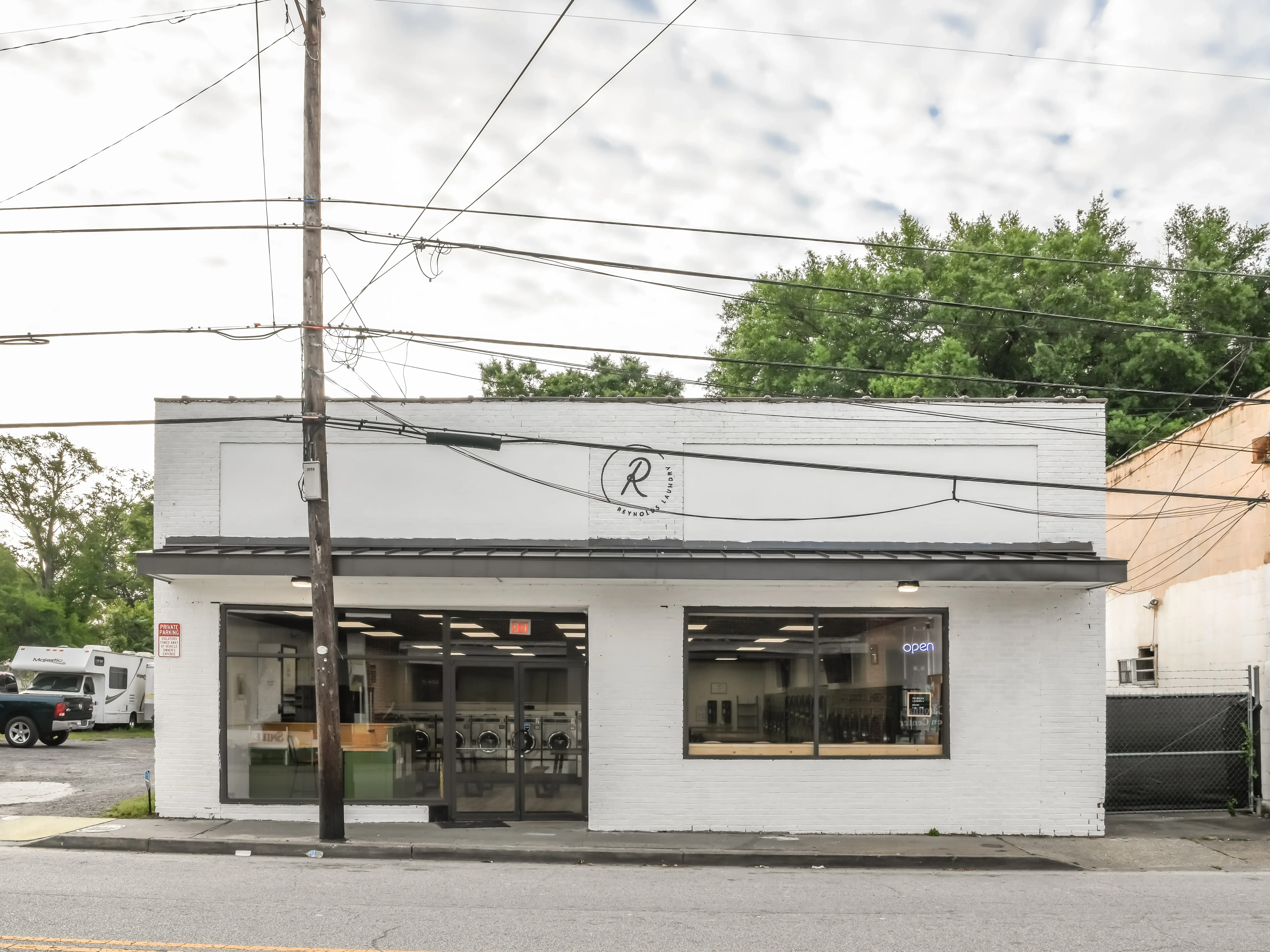 Reynolds Laundromat - Image 4