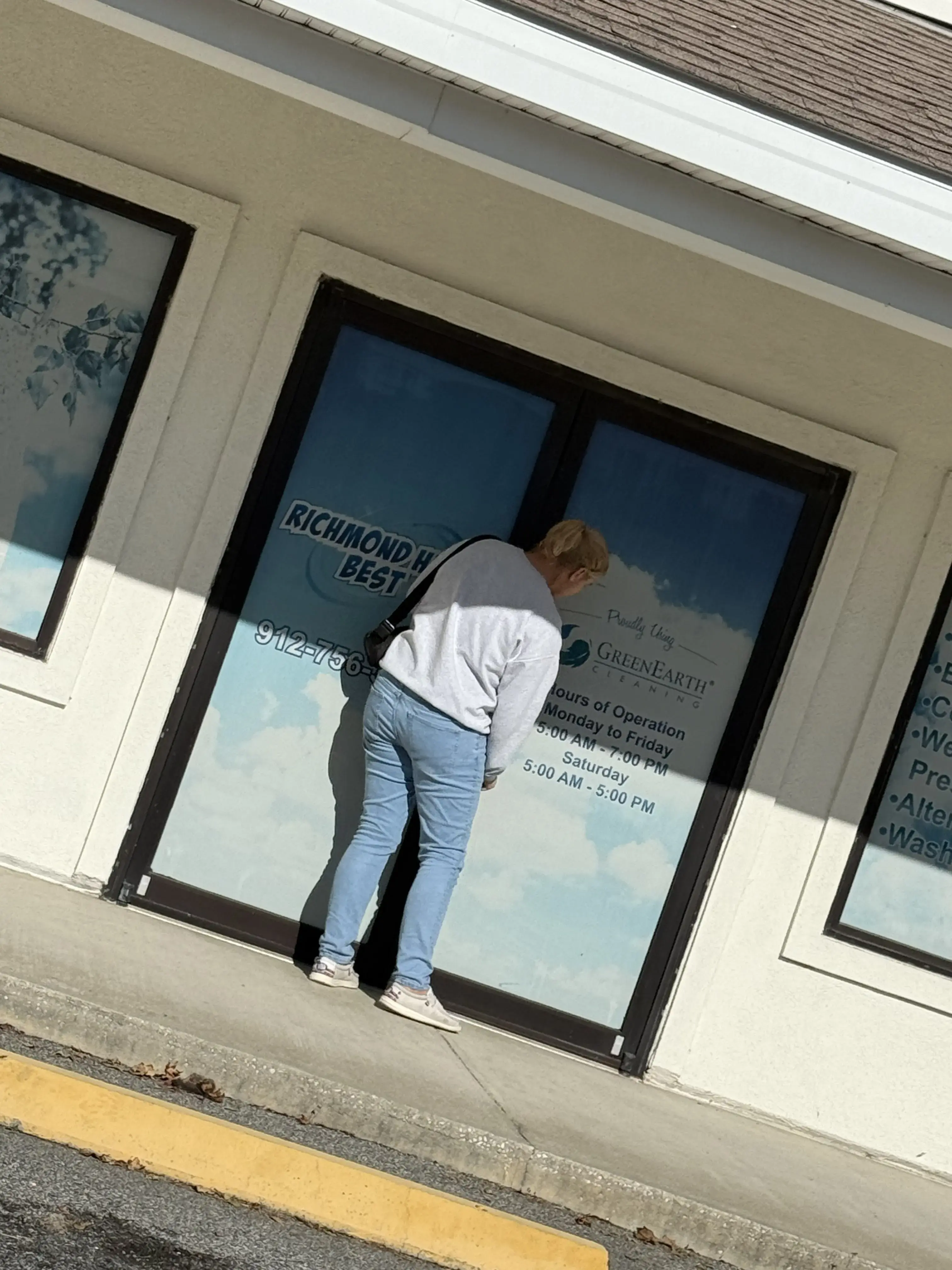 Richmond Hill's Best Dry Cleaners thumbnail 4