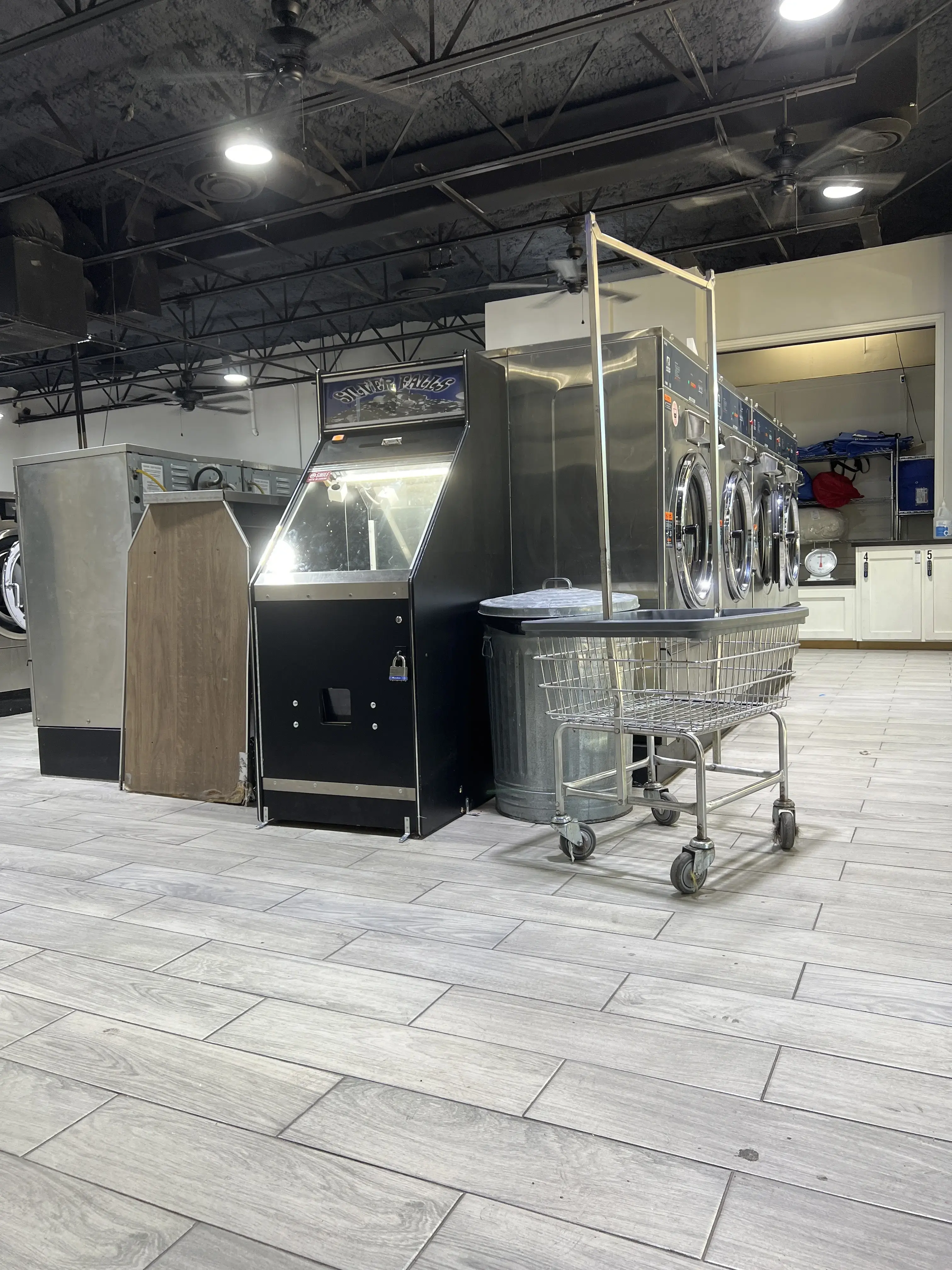 Rinse'n'Run Washateria - Image 17