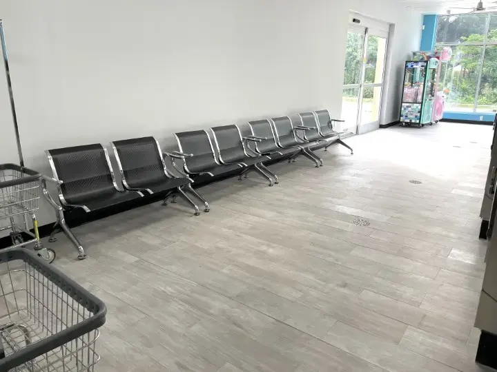 Rise N Rinse Laundromat - Image 13