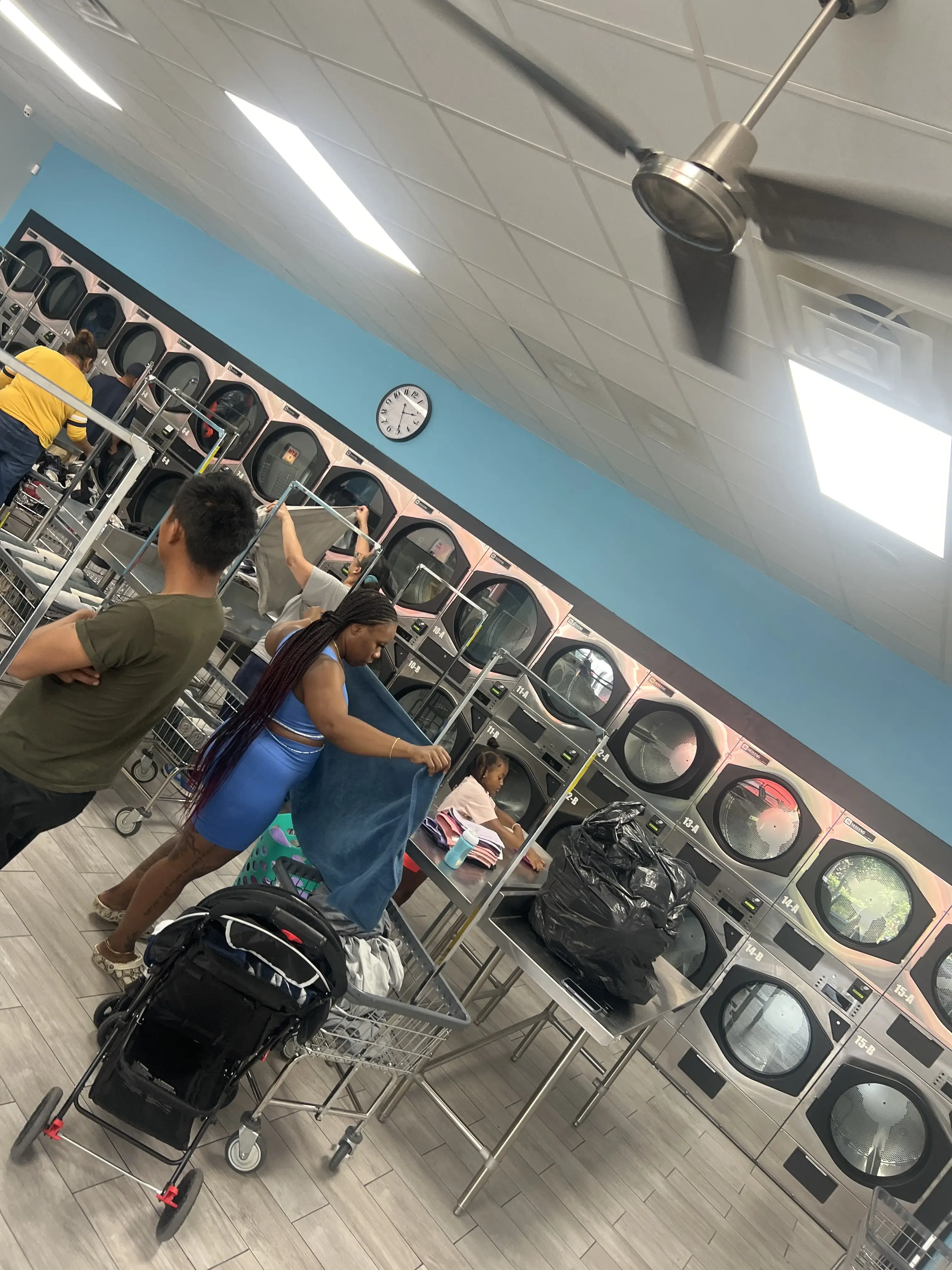 Rise N Rinse Laundromat - Image 15