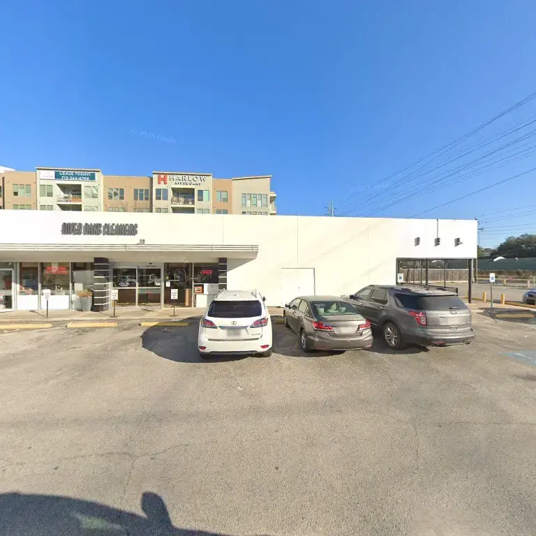 River Oaks Cleaners thumbnail 13
