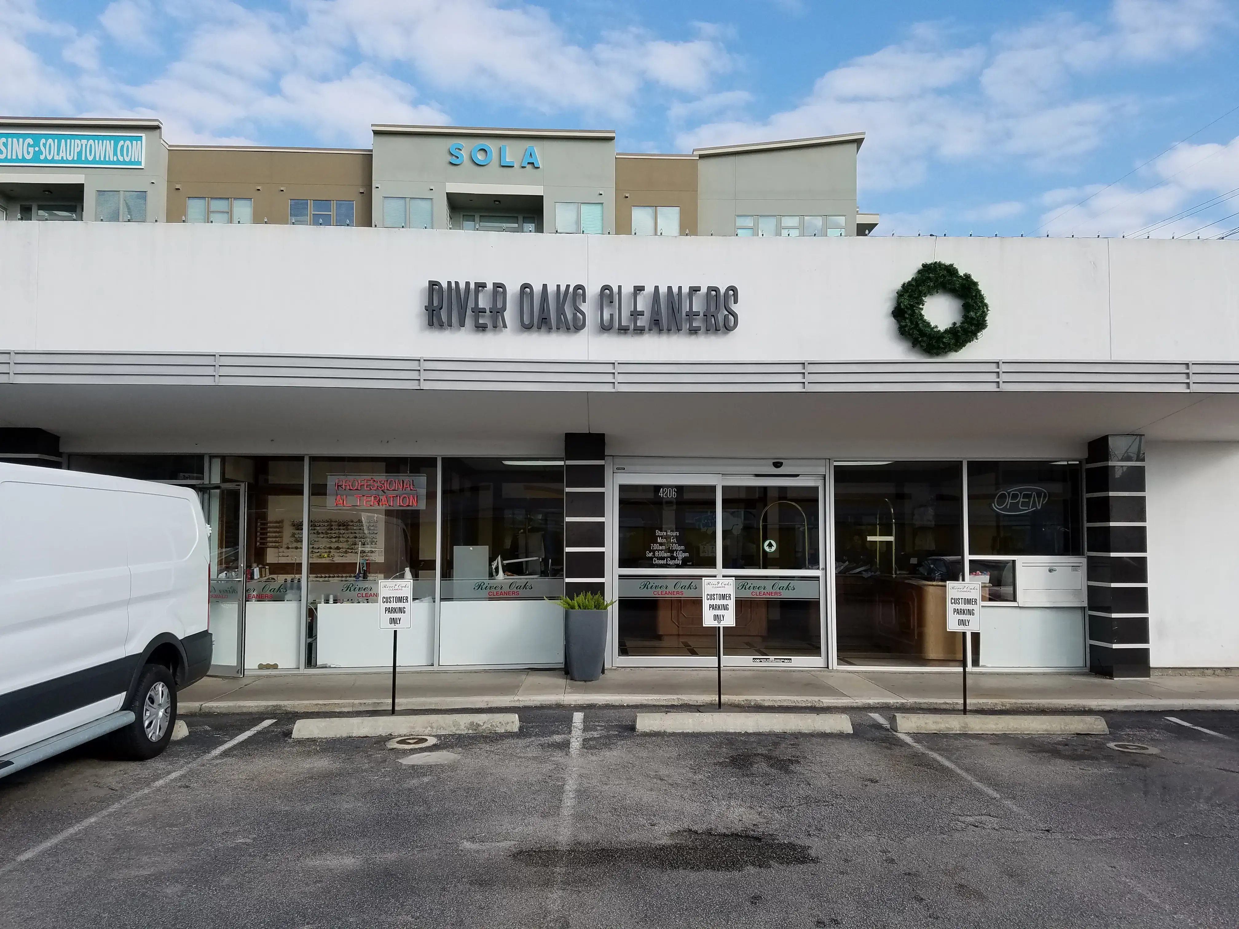 River Oaks Cleaners - Image 4