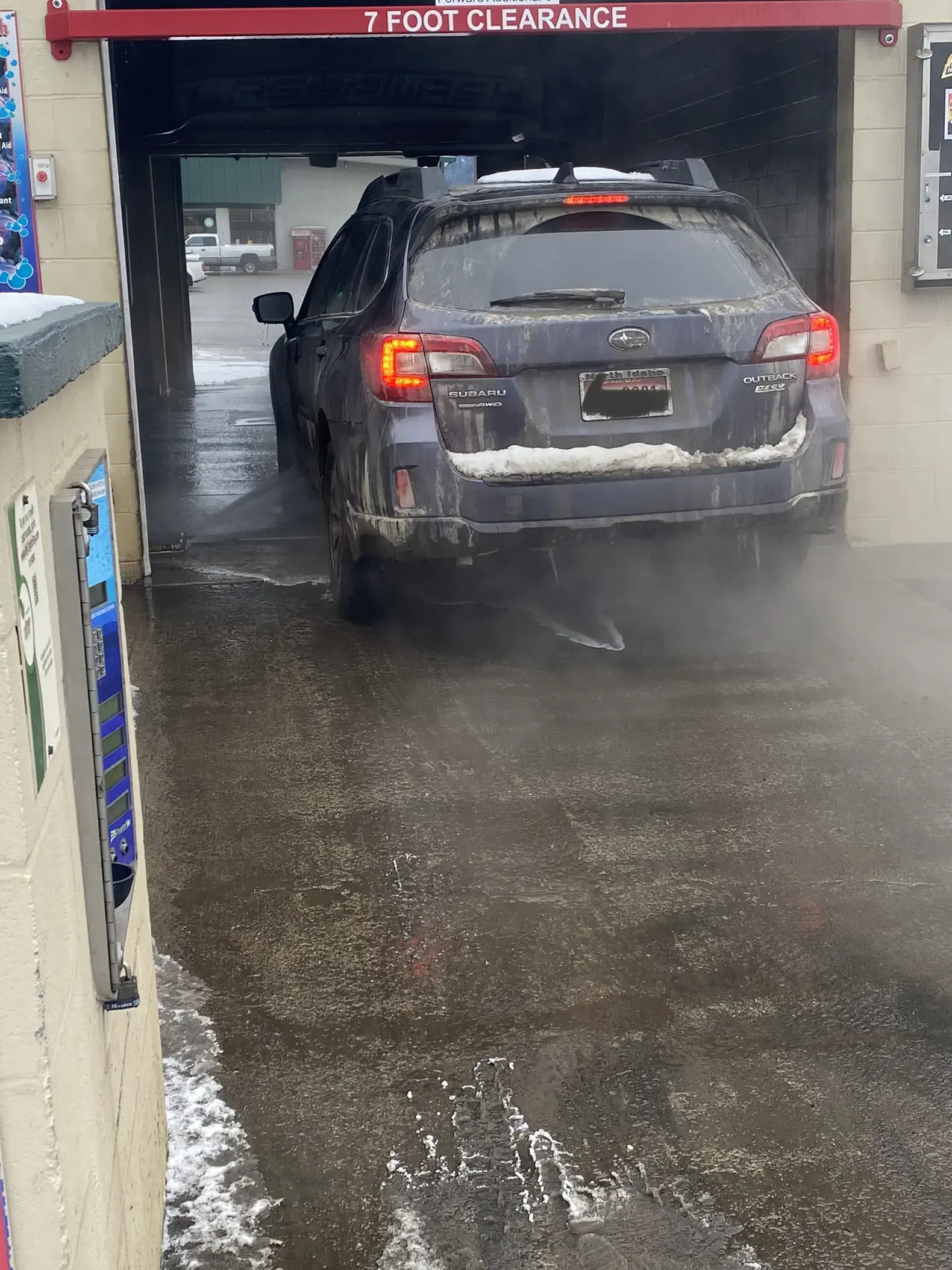 Riverbend Car Wash & Laundromat thumbnail 9