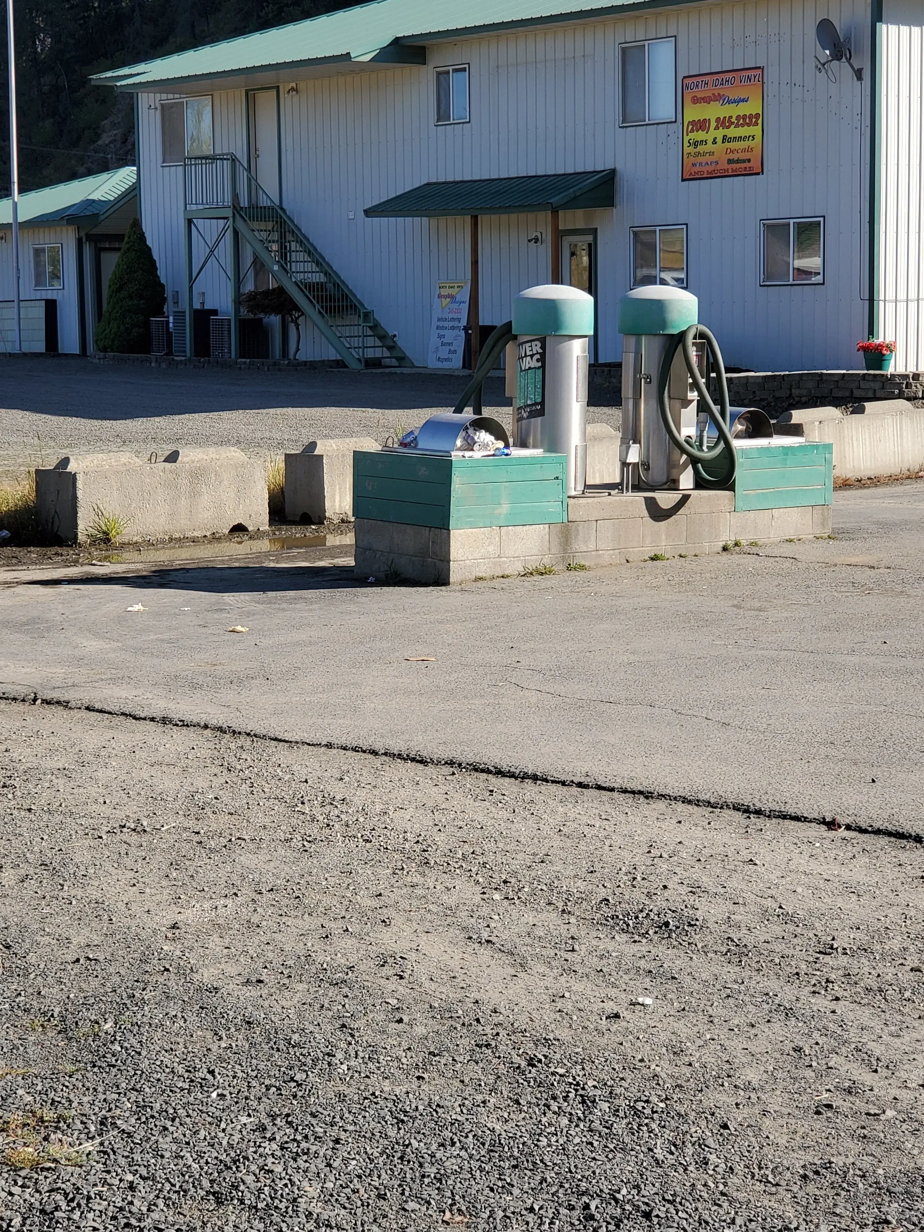 Riverbend Car Wash & Laundromat - Image 19