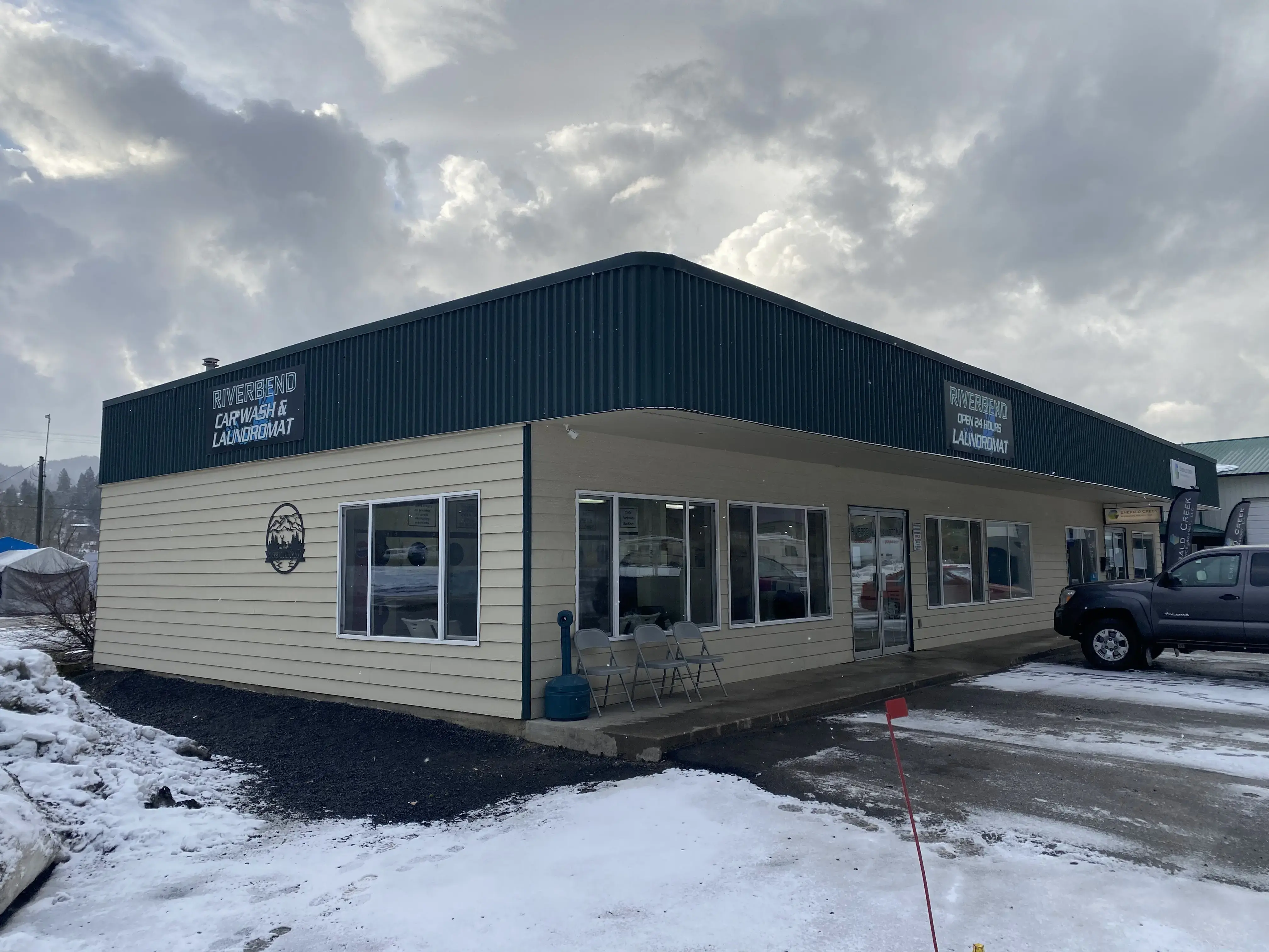 Riverbend Car Wash & Laundromat - Image 2