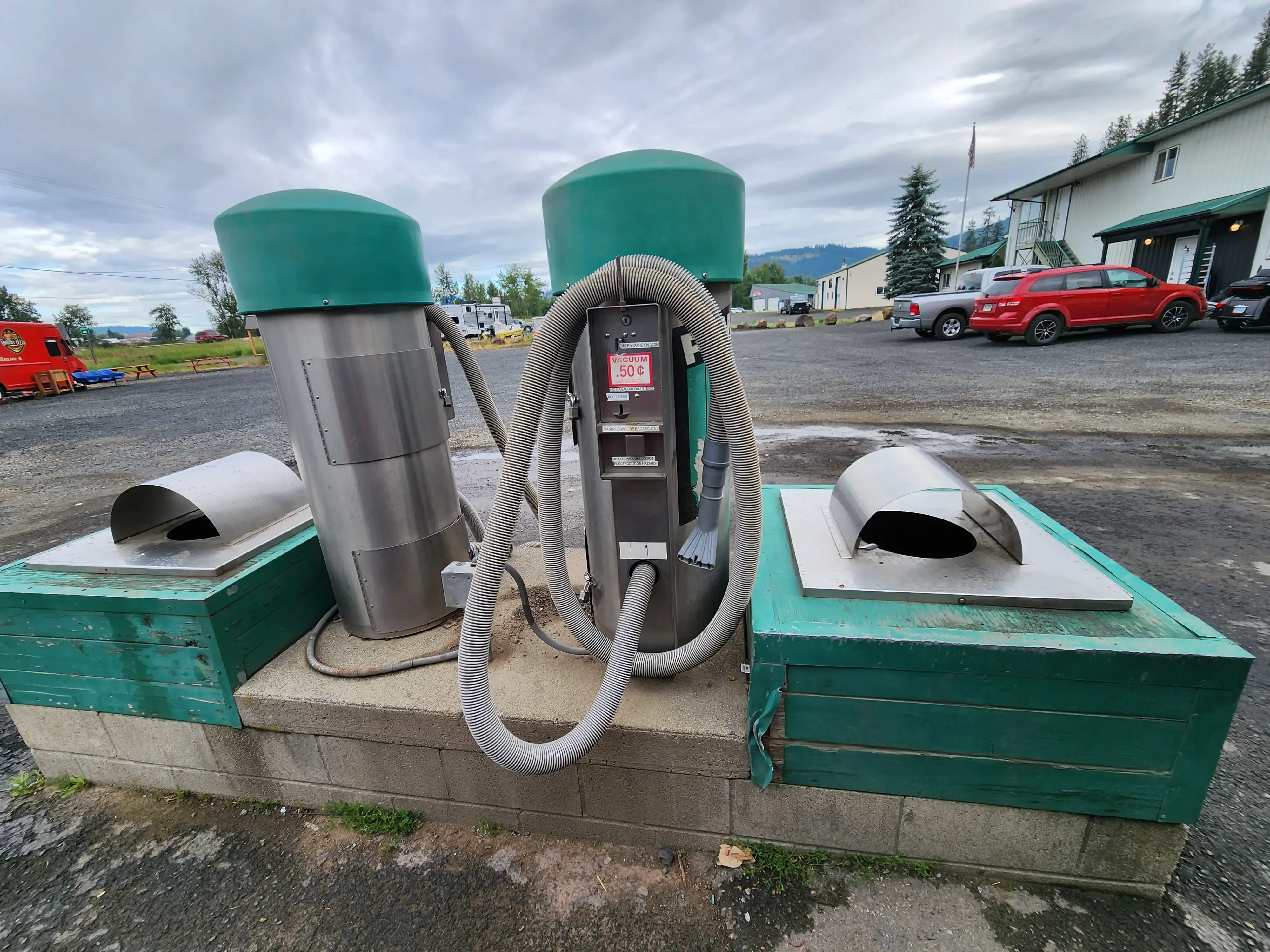 Riverbend Car Wash & Laundromat - Image 12