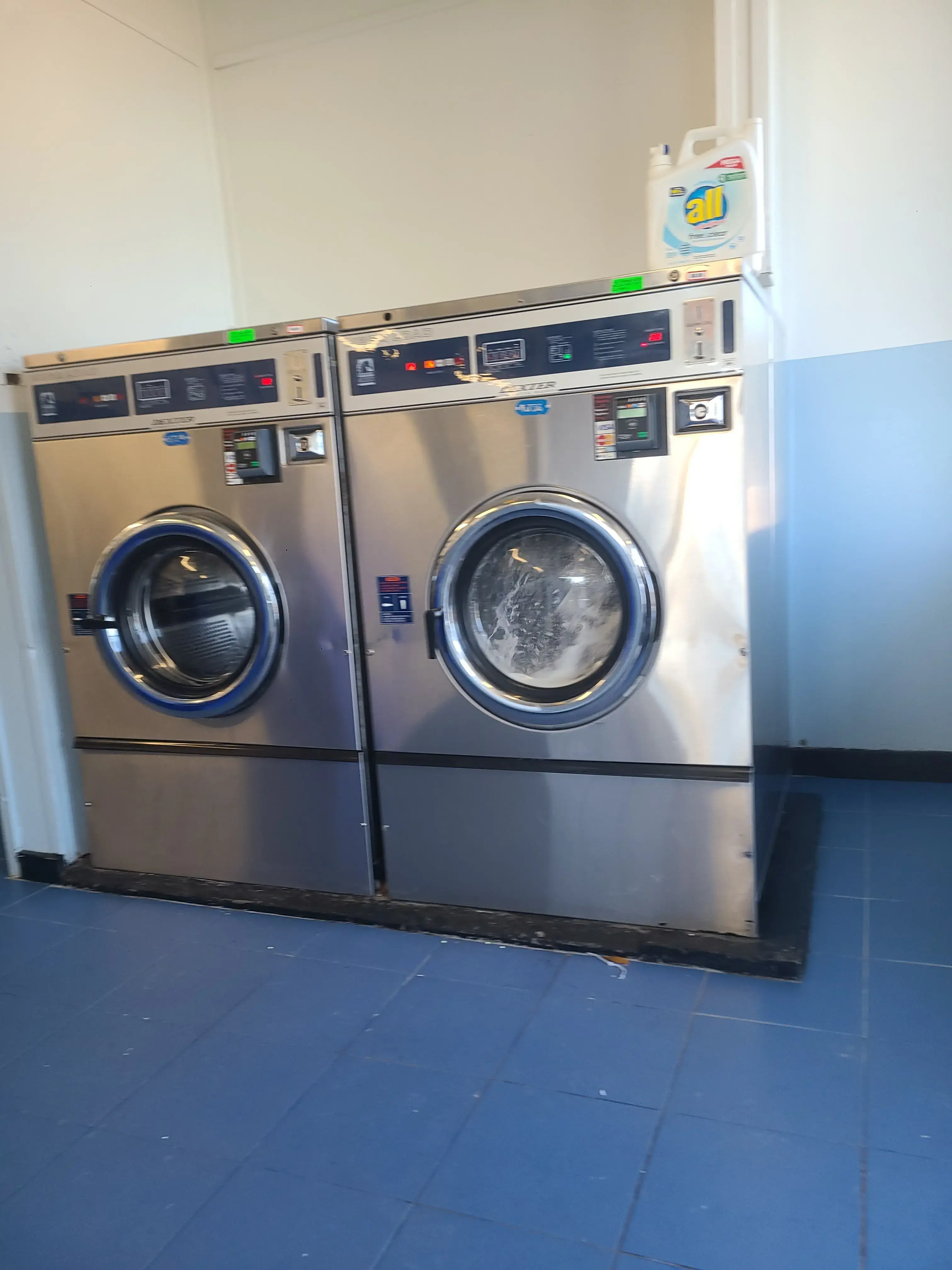 Riverdale Laundry Land Laundromat thumbnail 6