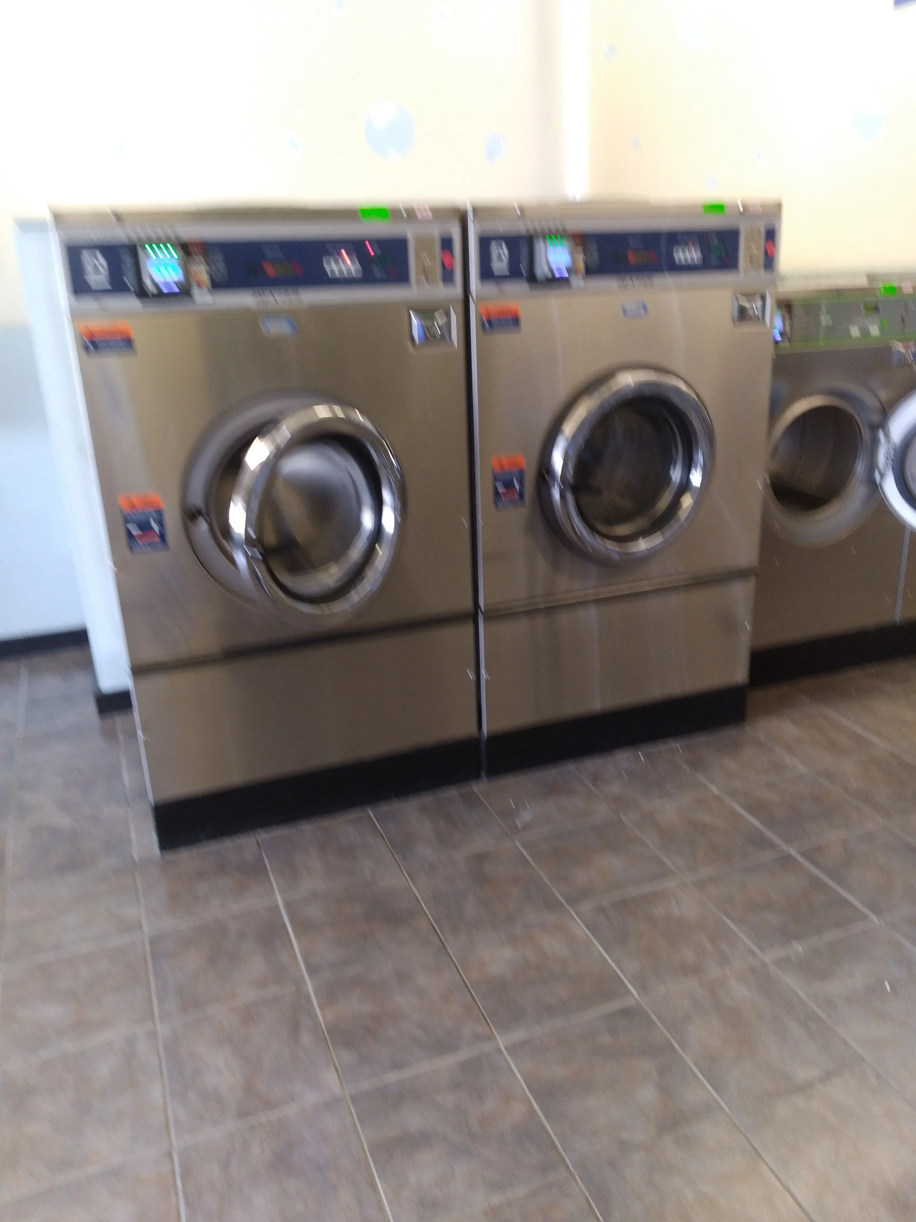 Riverdale Laundry Land Laundromat - Image 4