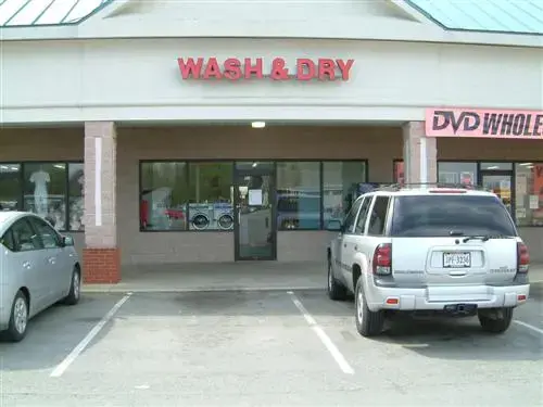 Riverdale Laundry Land Laundromat thumbnail 9
