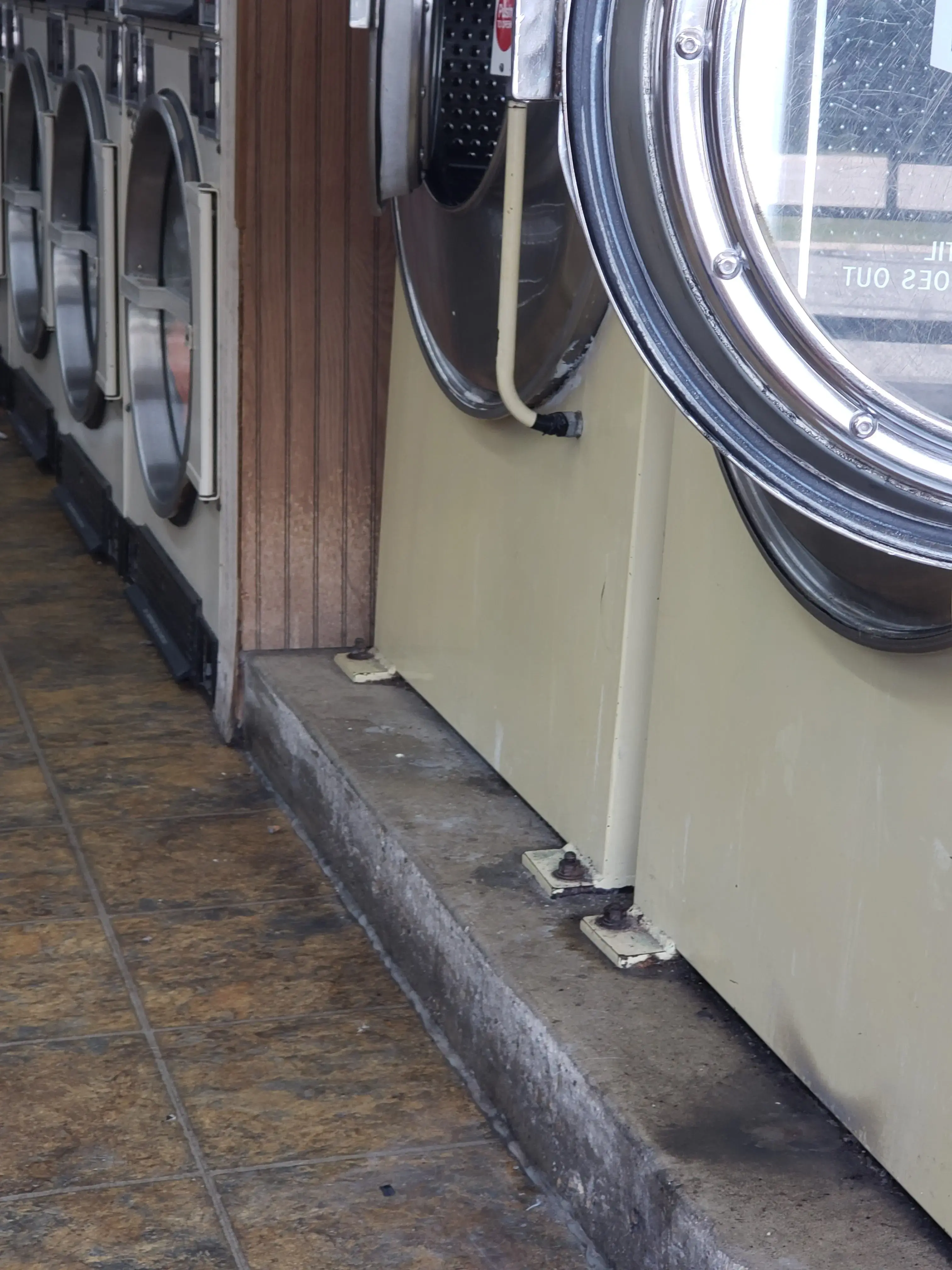 Riverside Cleaners Coin Op Laundromat - Image 2