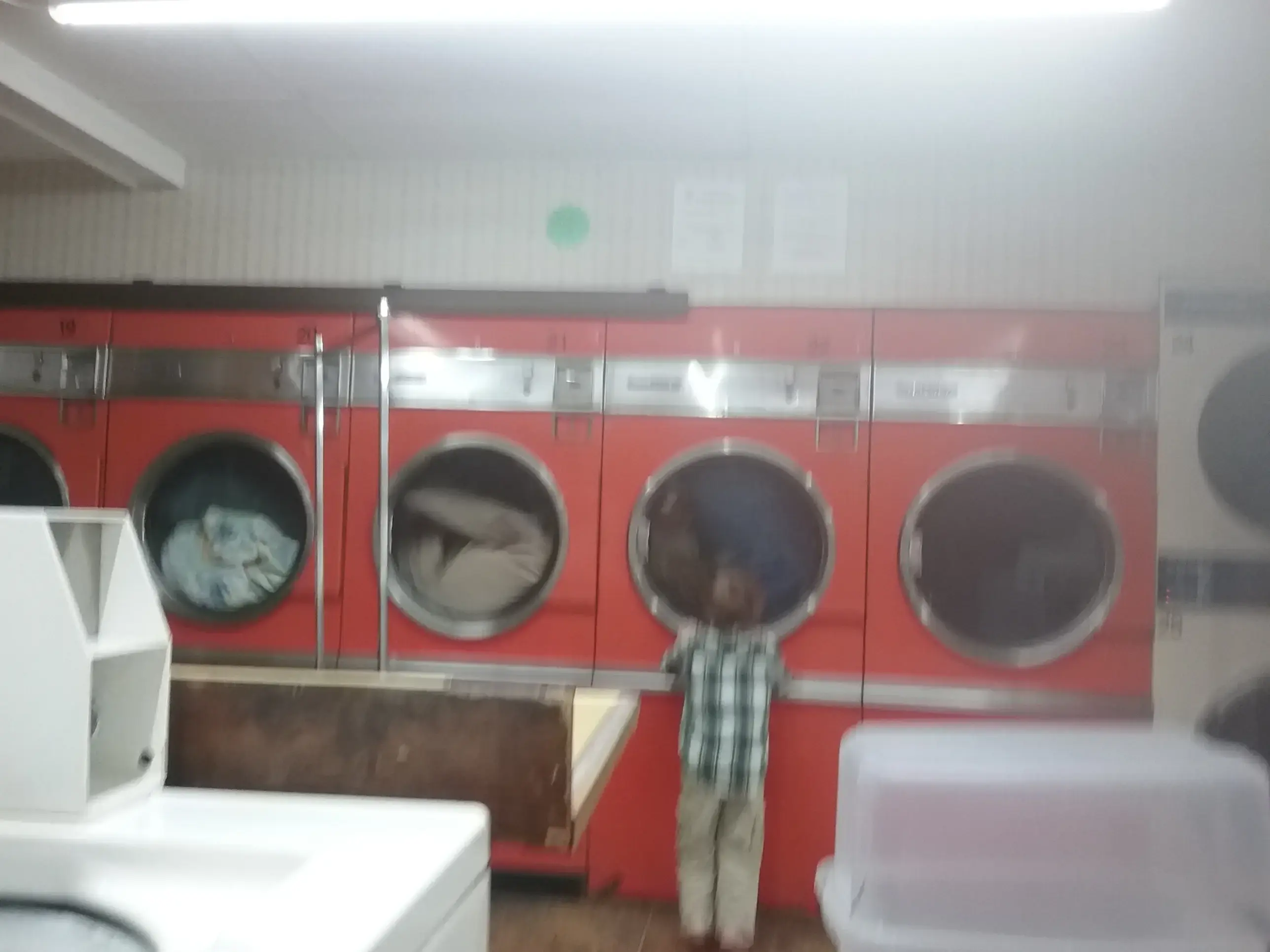 Riverside Cleaners Coin Op Laundromat thumbnail 9