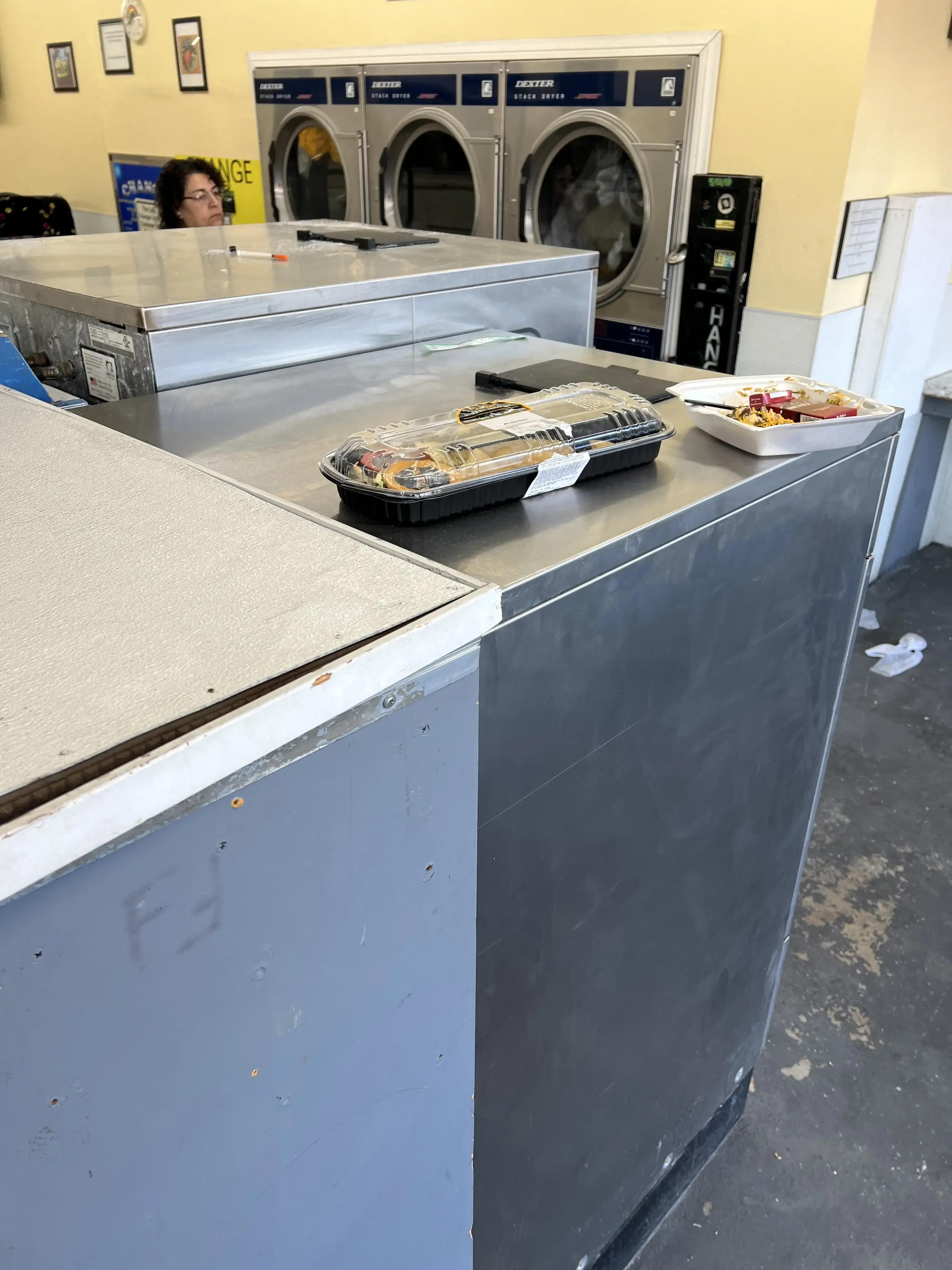 Riverside Coin Laundry thumbnail 8