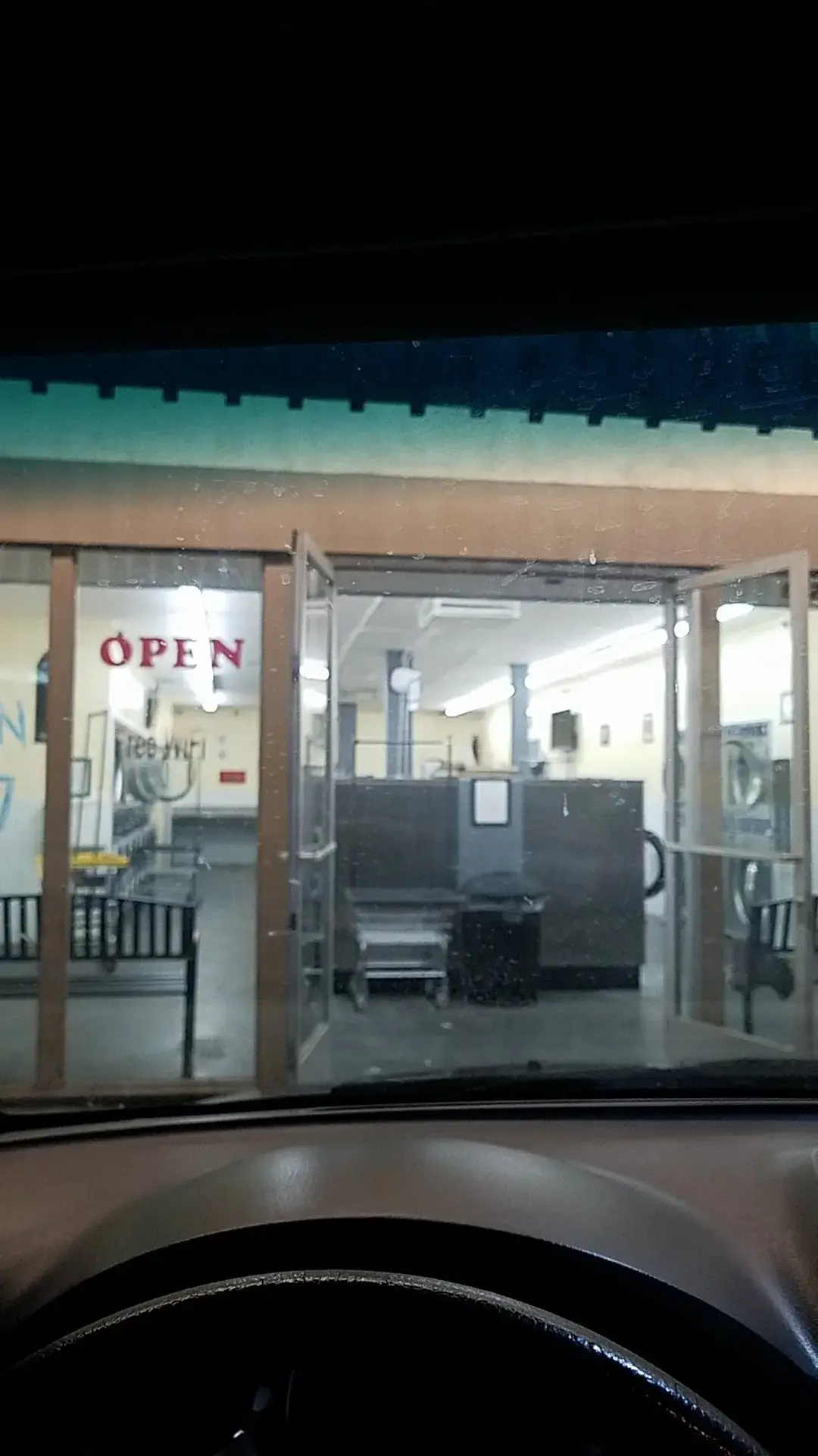Riverside Coin Laundry thumbnail 9