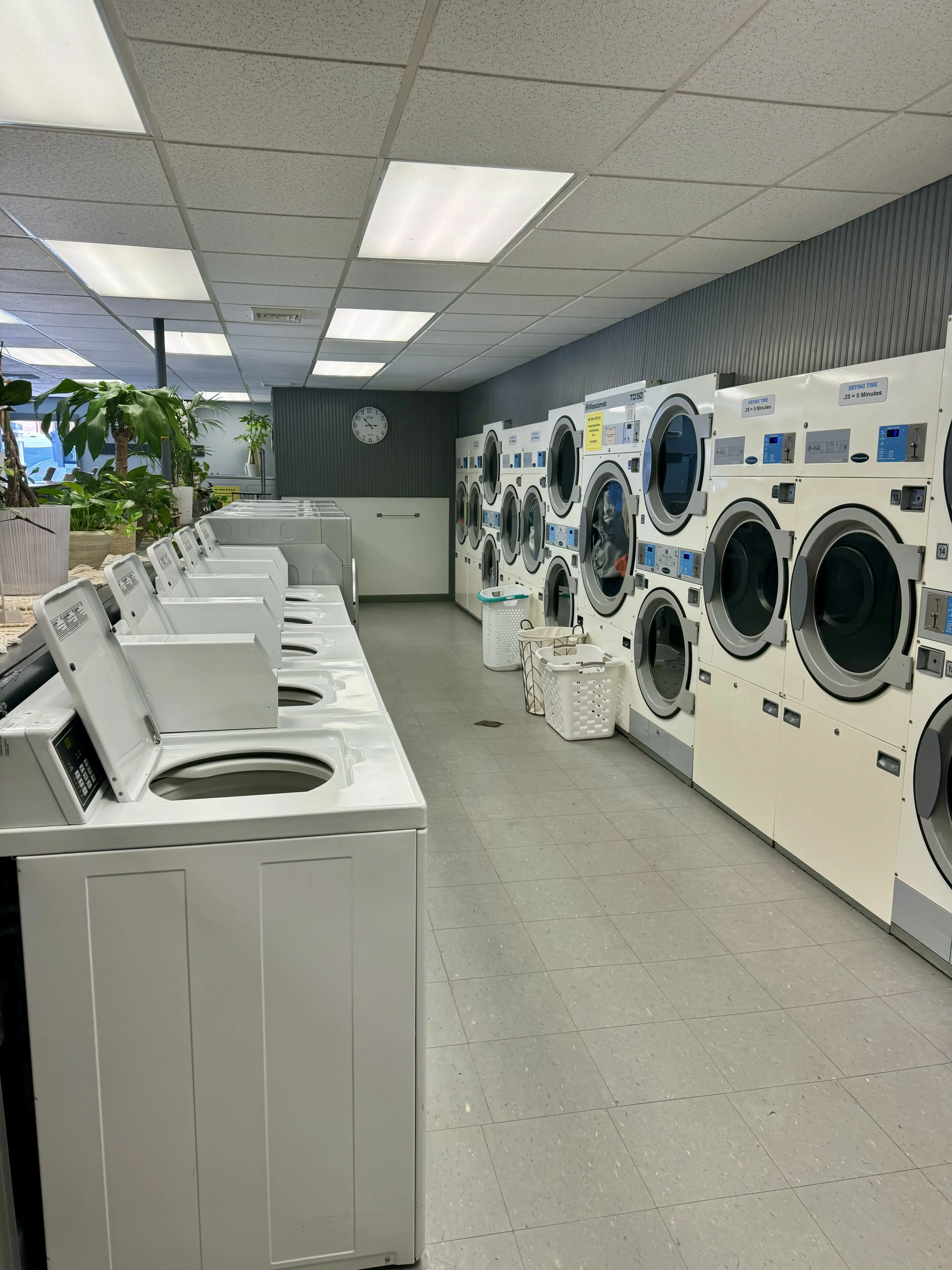 Riverside Laundromat-Car Wash - Image 14