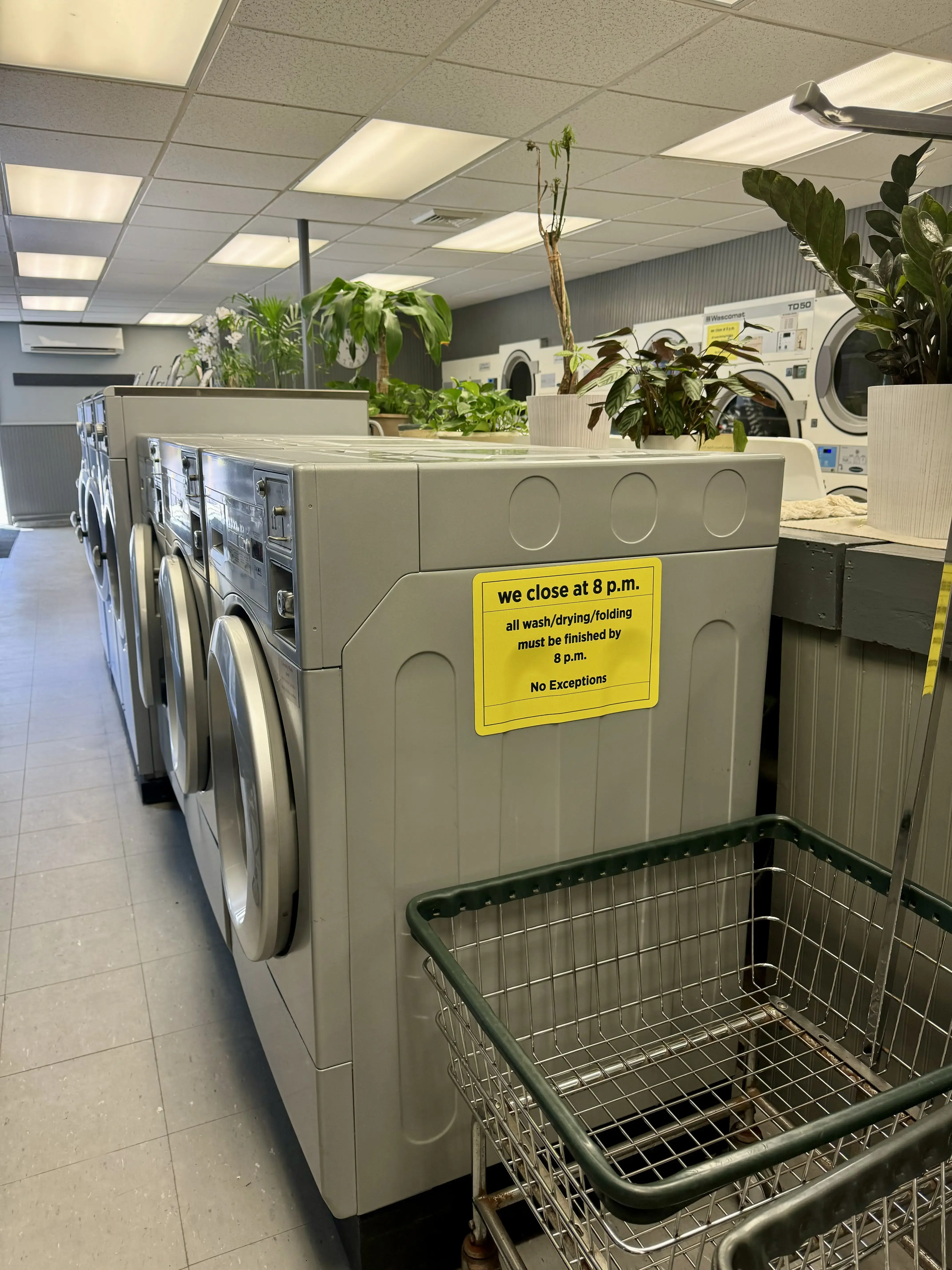 Riverside Laundromat-Car Wash - Image 9